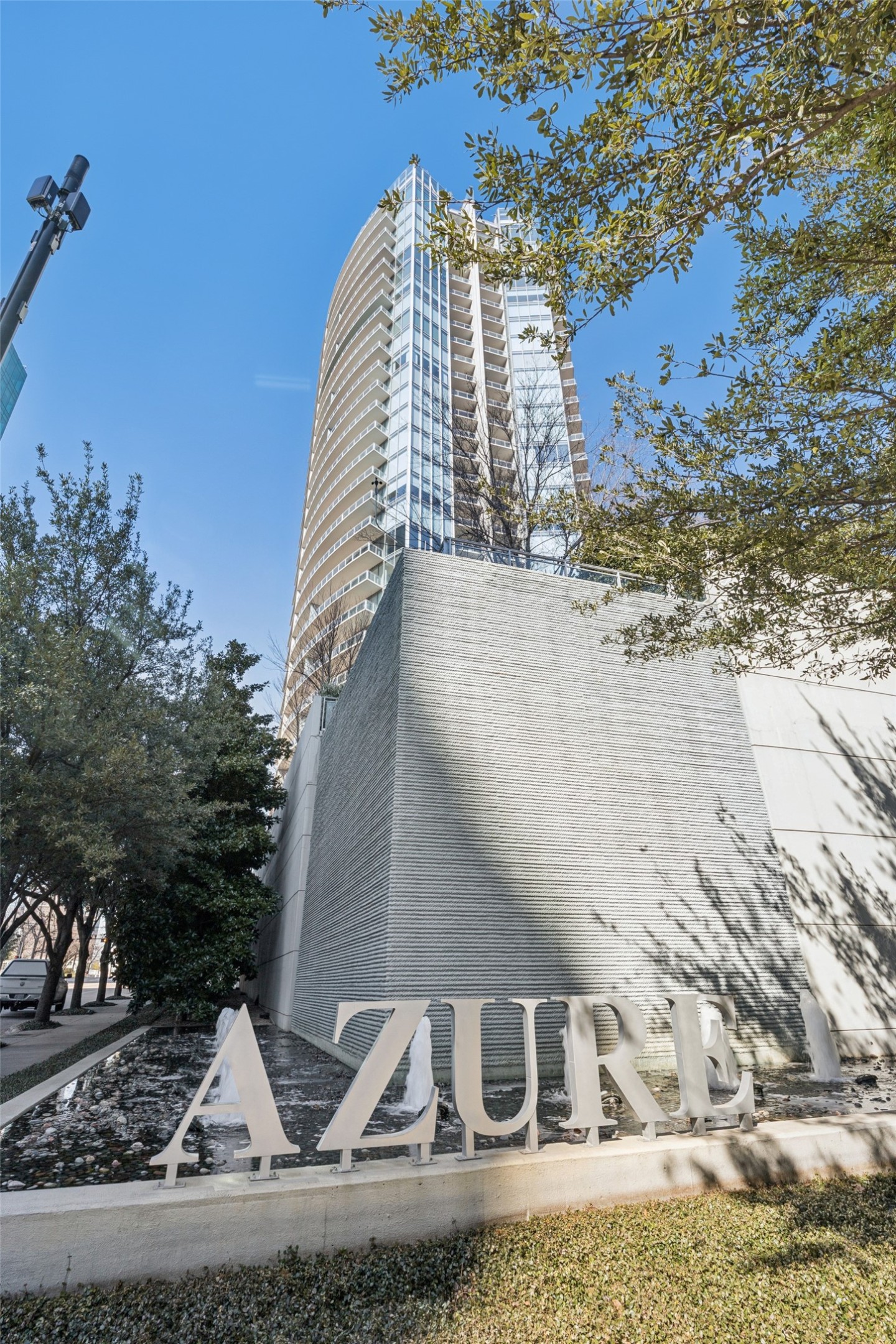 2900 Mckinnon Street Dallas TX 75201