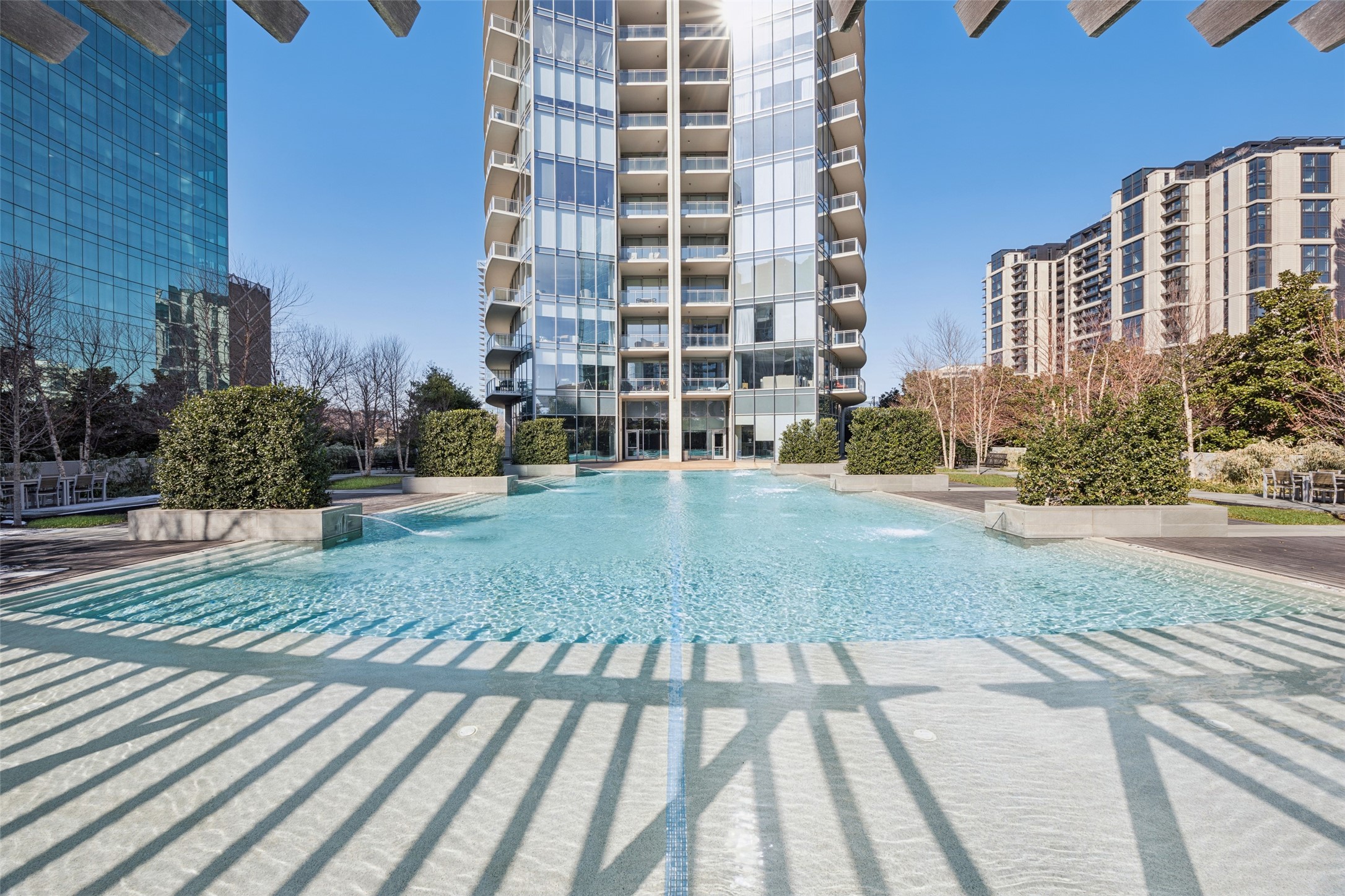 2900 Mckinnon Street Dallas TX 75201