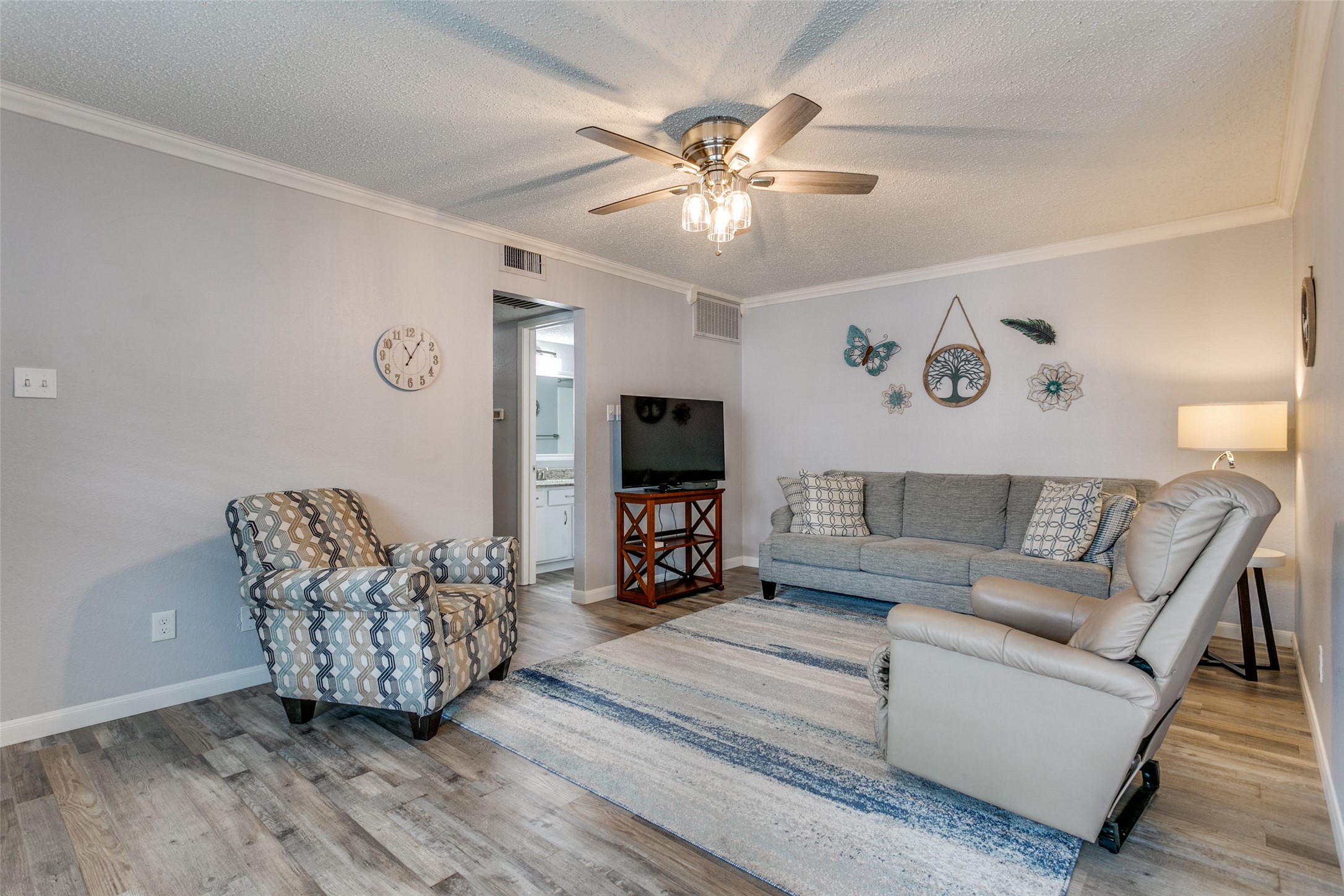 649 Timberline Drive Hurst TX 76053