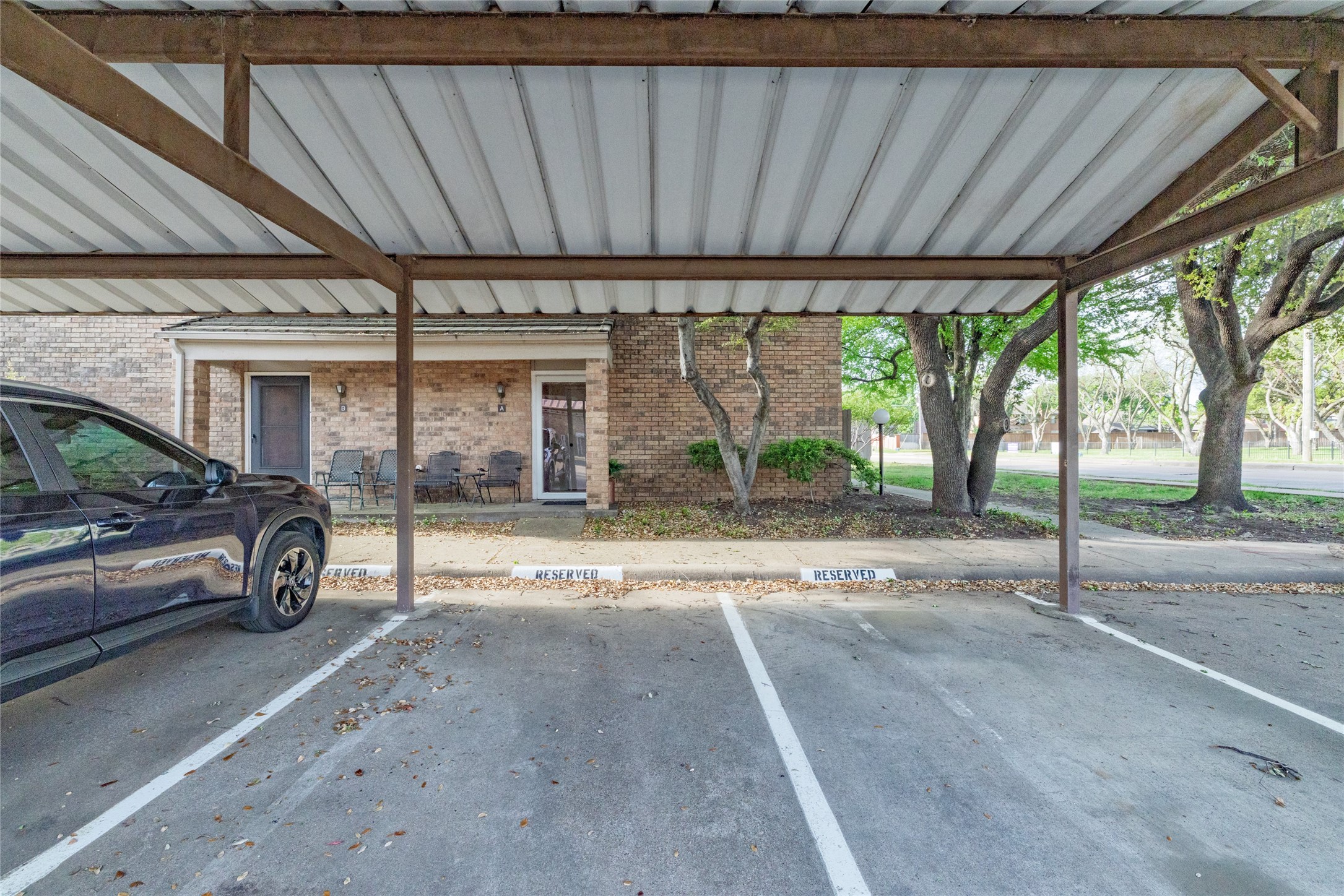 2331 N Davis Drive Arlington TX 76012