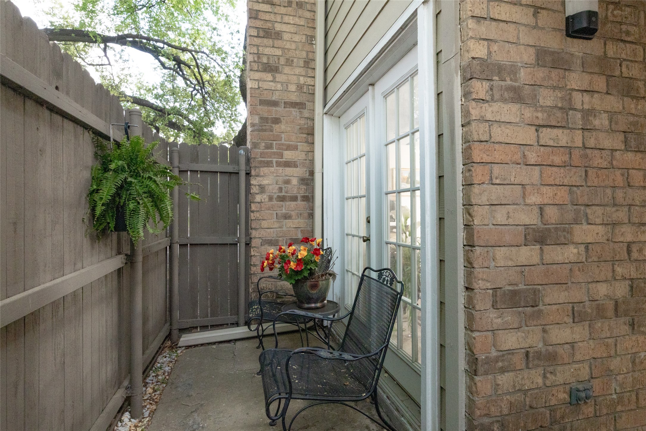 2331 N Davis Drive Arlington TX 76012