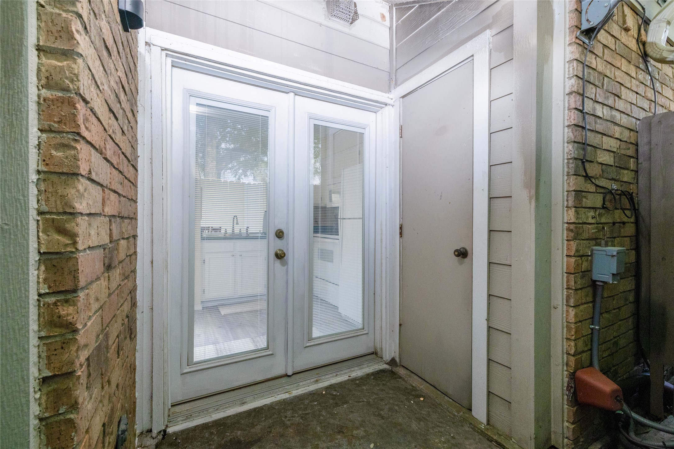 2331 N Davis Drive Arlington TX 76012