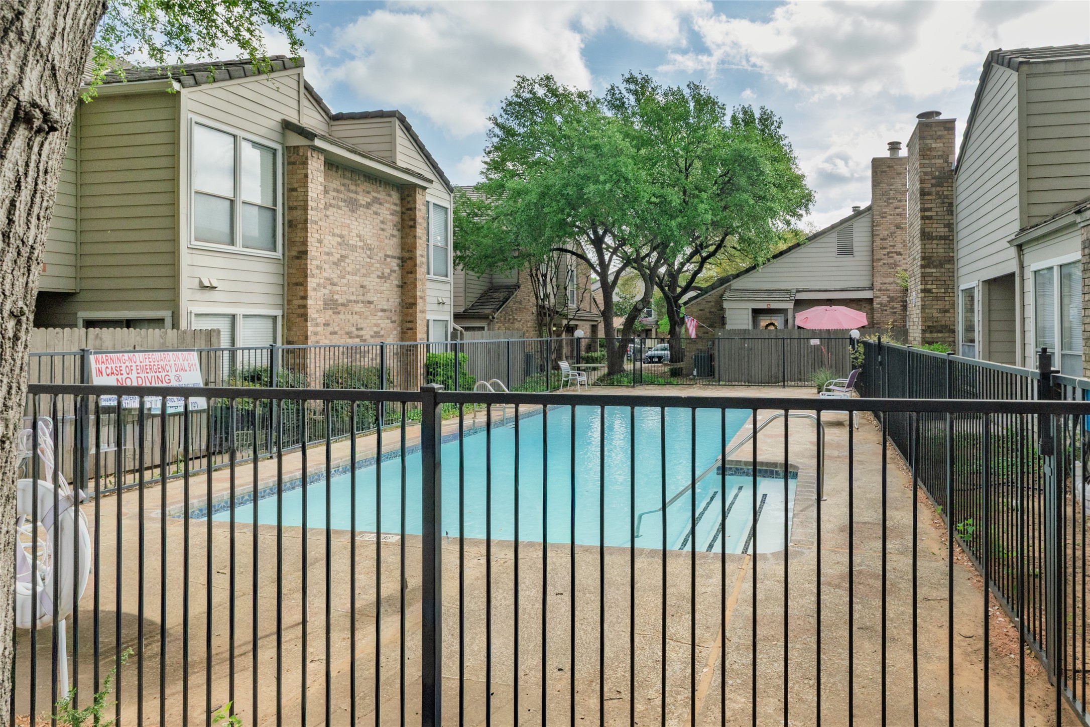 2331 N Davis Drive Arlington TX 76012