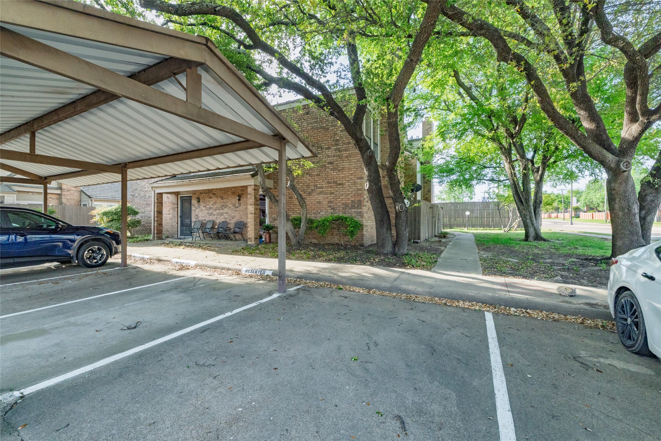 2331 N Davis Drive Arlington TX 76012