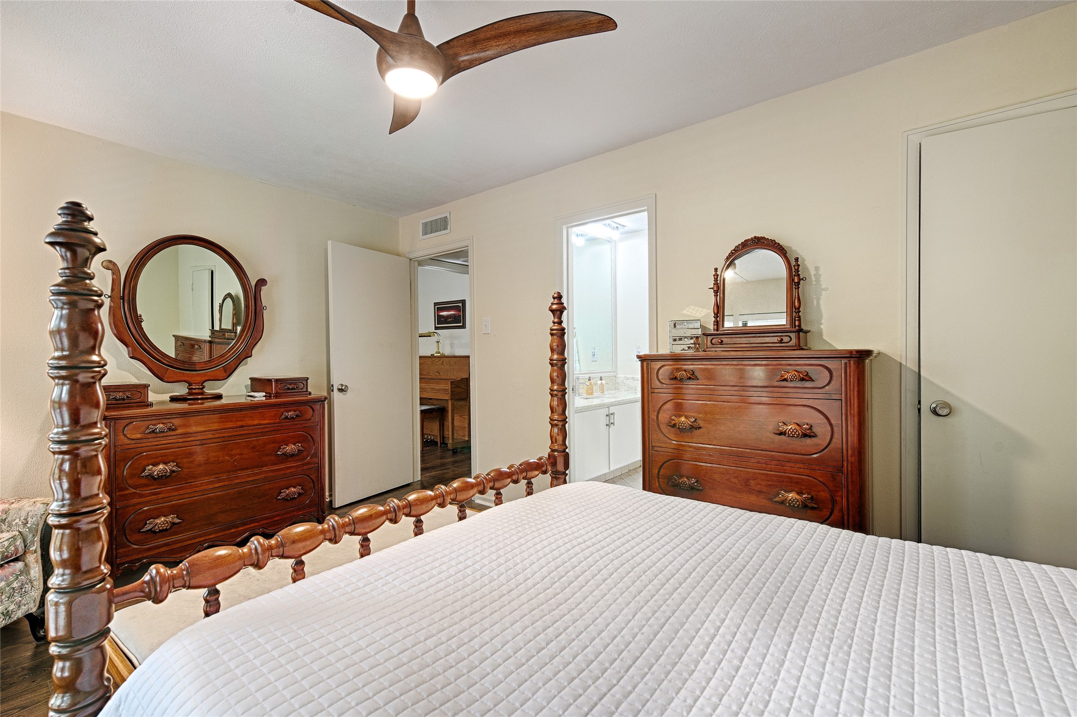 10757 Villager Road Dallas TX 75230