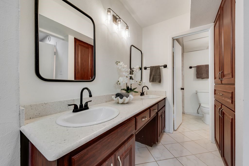 3211 Whispering Oak Farmers Branch TX 75234