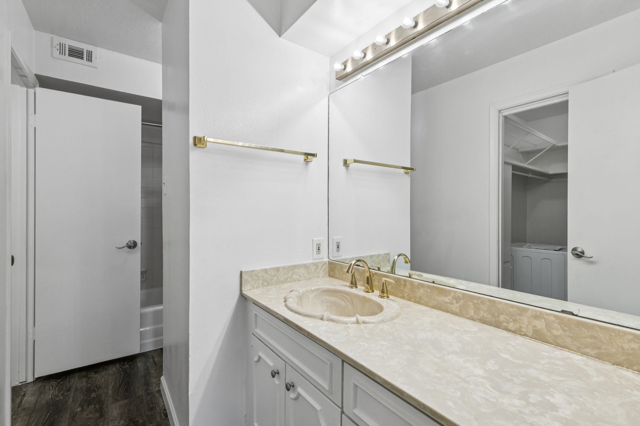 5014 Les Chateaux Drive Dallas TX 75235