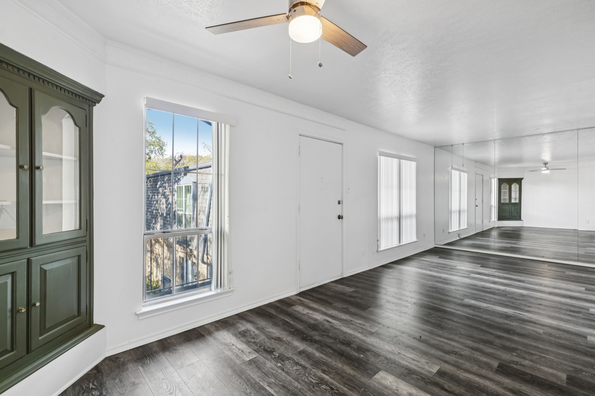 5014 Les Chateaux Drive Dallas TX 75235