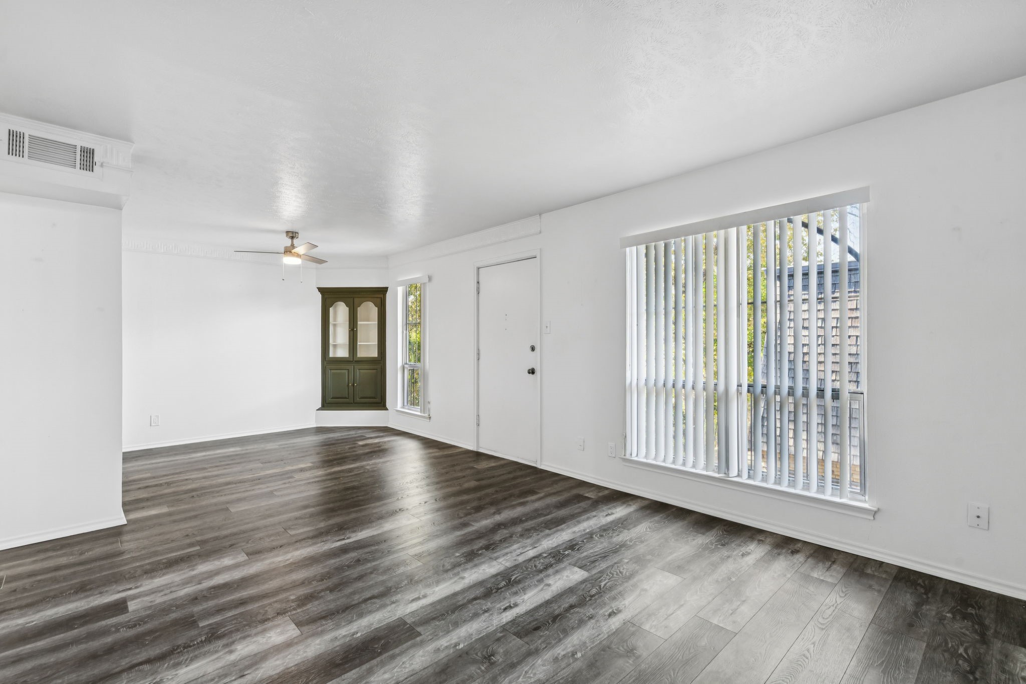 5014 Les Chateaux Drive Dallas TX 75235
