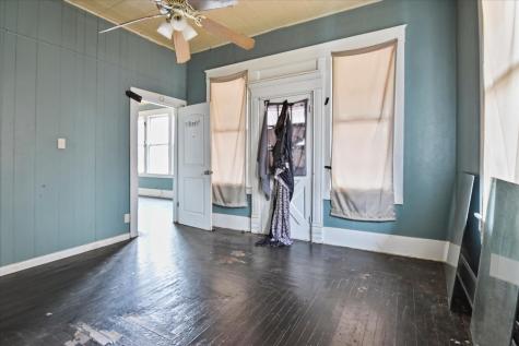 738 SW 1st Street Paris TX 75460