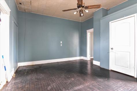738 SW 1st Street Paris TX 75460