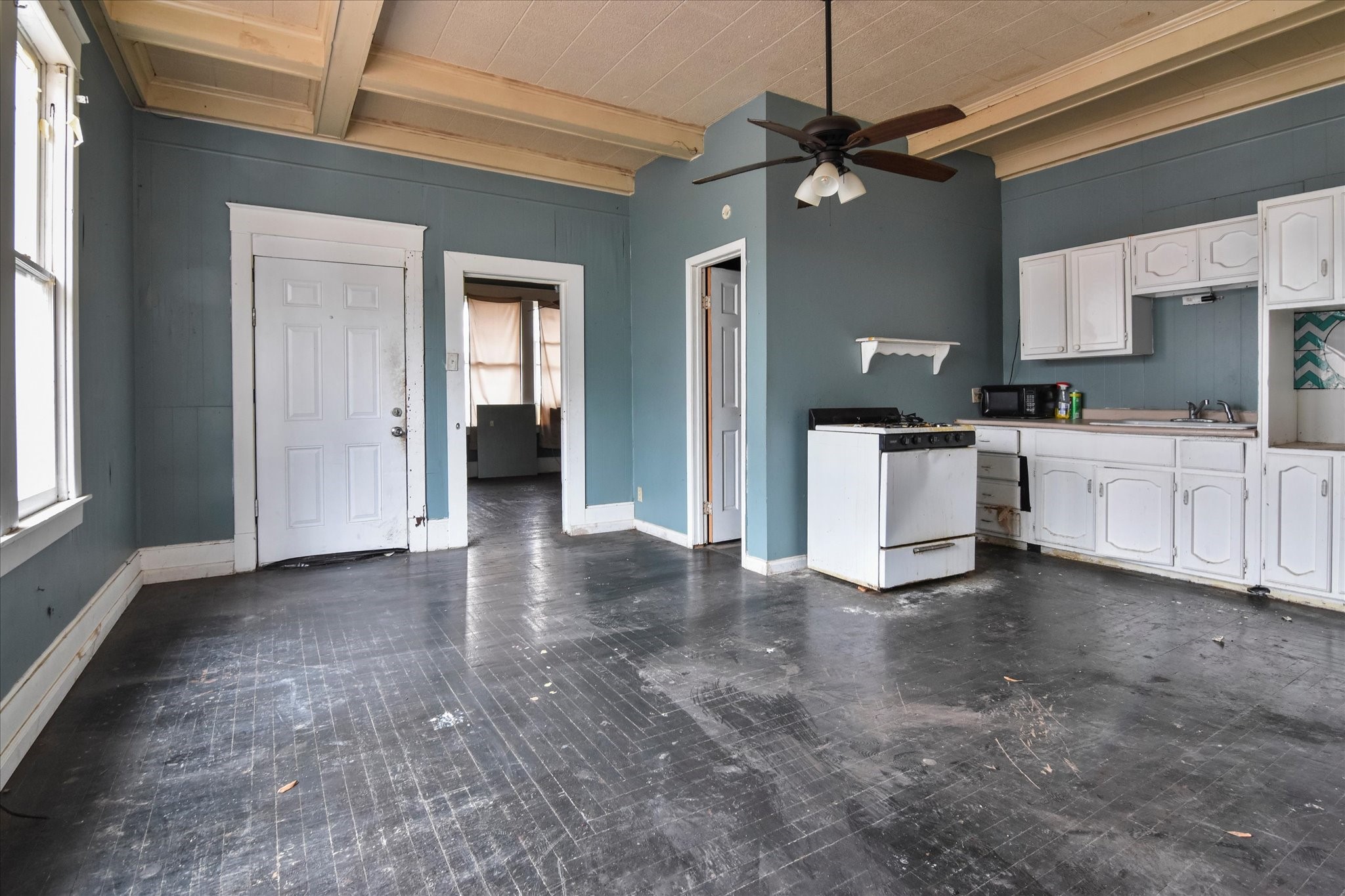 738 SW 1st Street Paris TX 75460