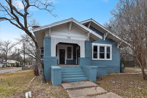 738 SW 1st Street Paris TX 75460