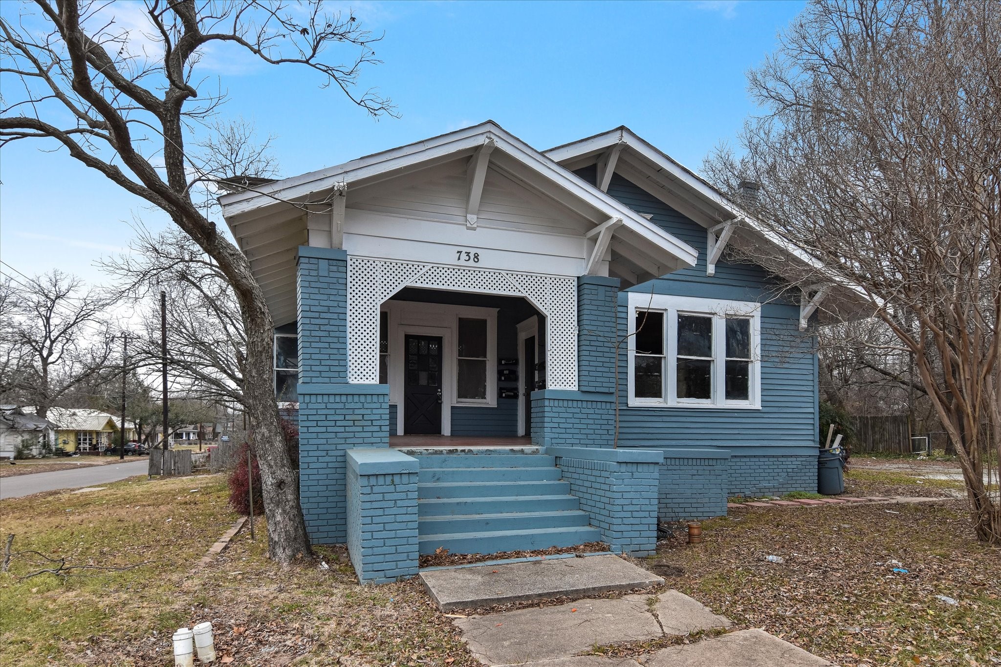 738 SW 1st Street Paris TX 75460