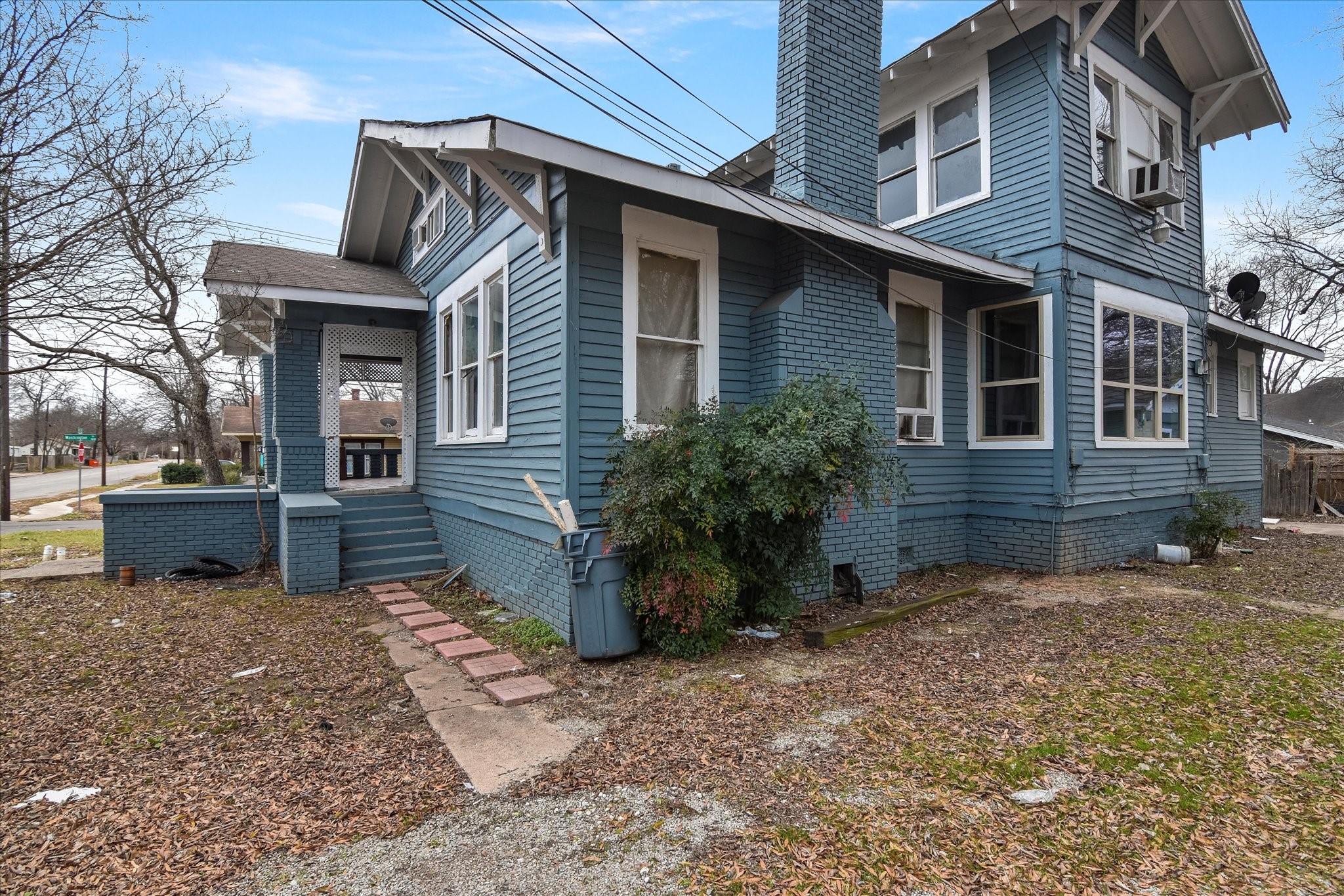 738 SW 1st Street Paris TX 75460