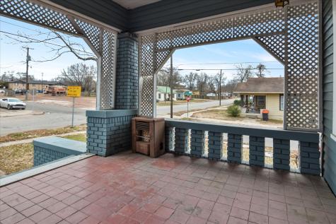 738 SW 1st Street Paris TX 75460
