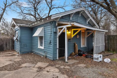 738 SW 1st Street Paris TX 75460