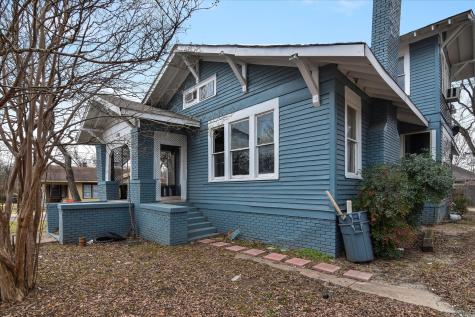 738 SW 1st Street Paris TX 75460