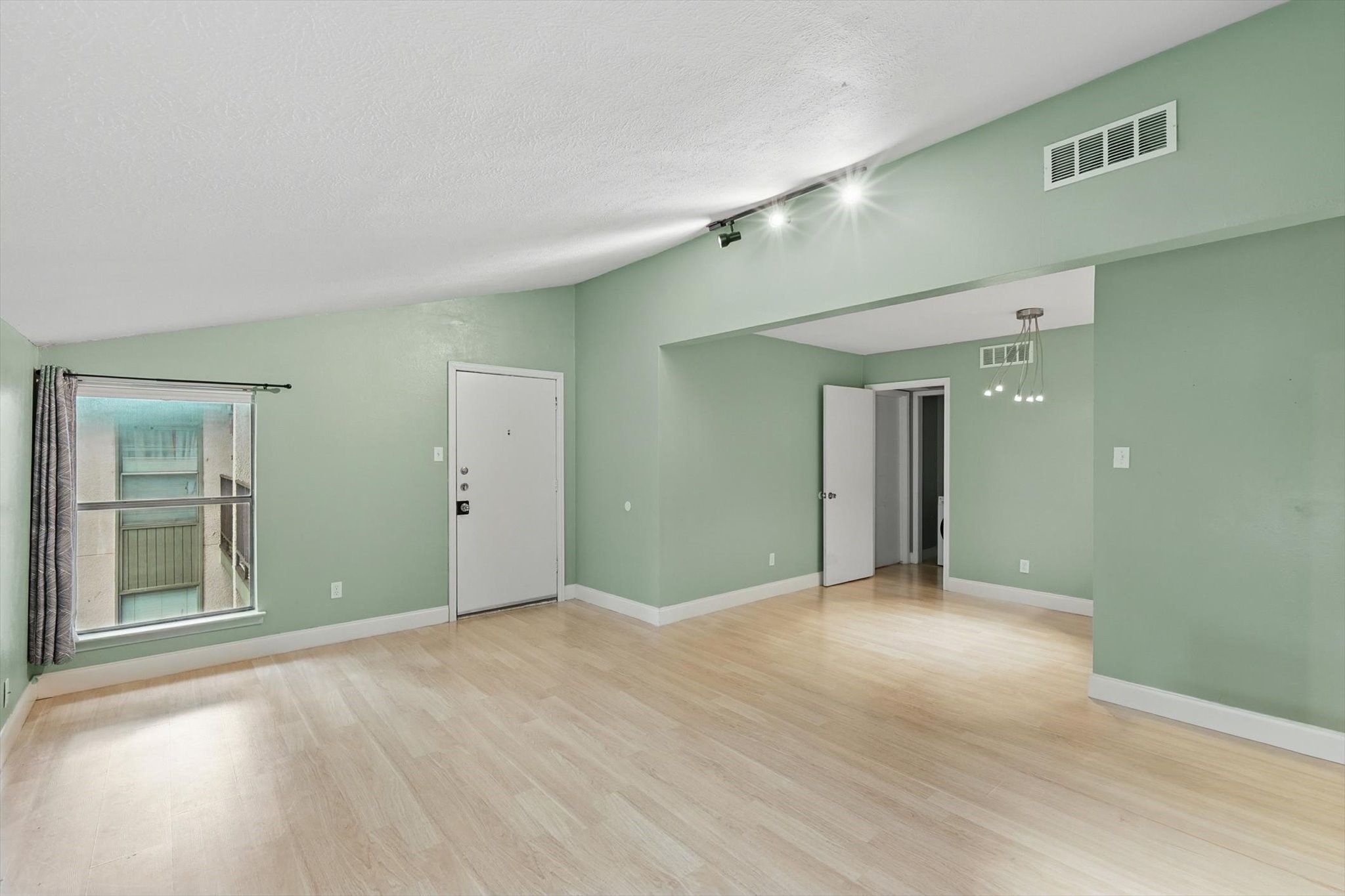 12824 Midway Road Dallas TX 75244