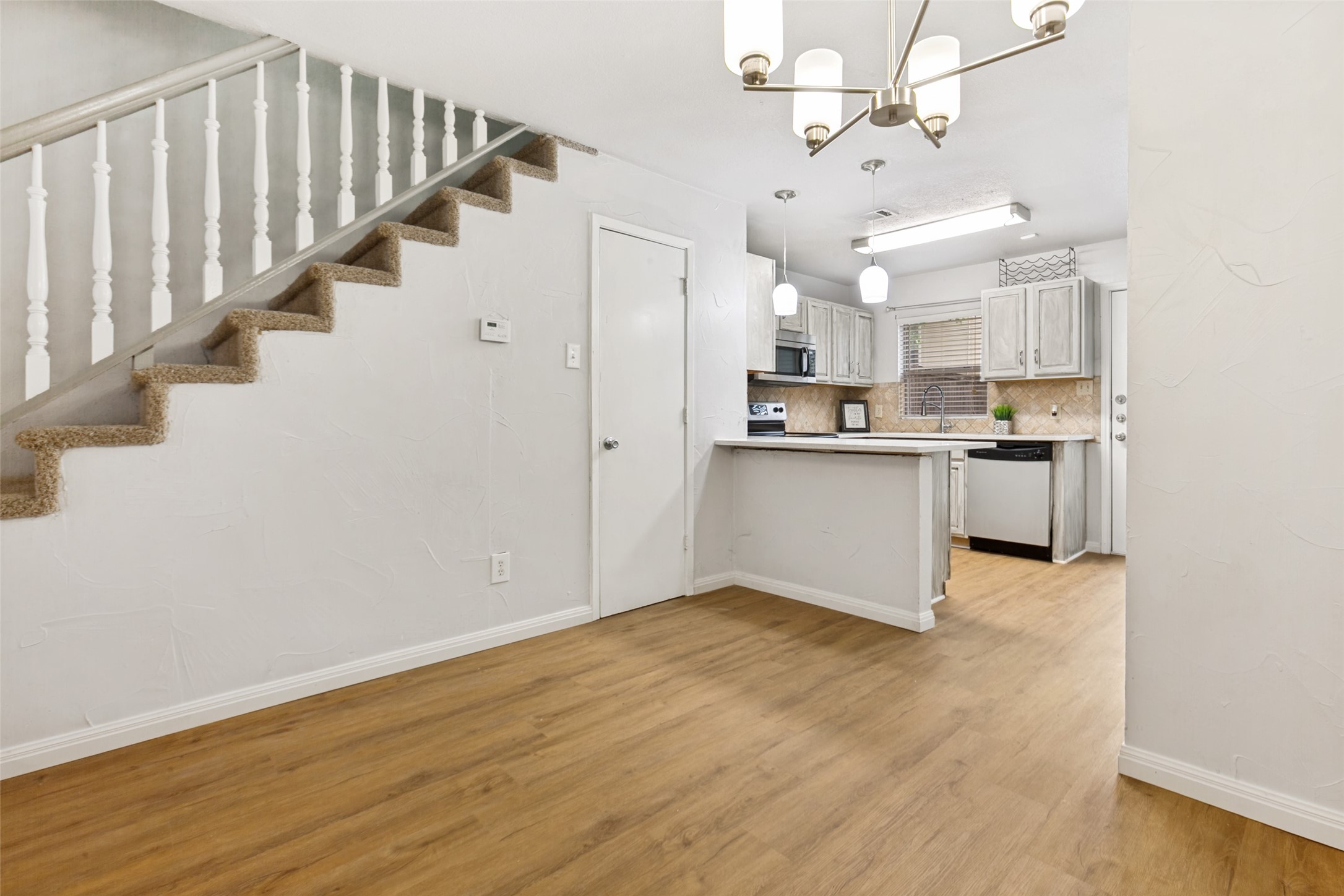 617 Carriagehouse Lane Garland TX 75040