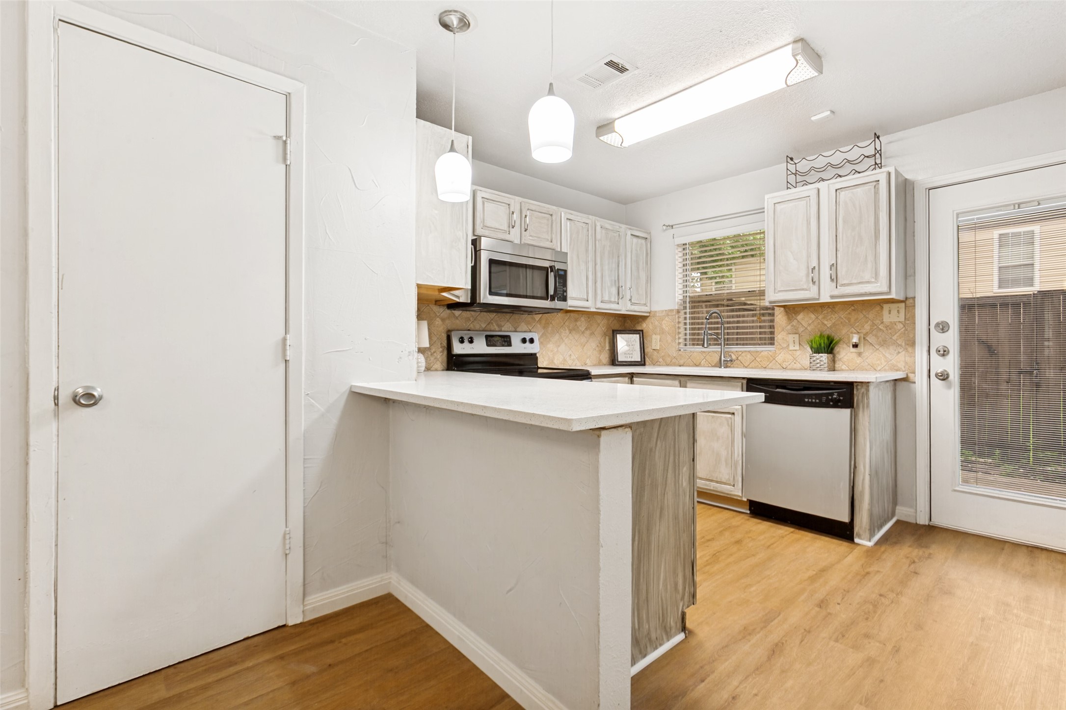 617 Carriagehouse Lane Garland TX 75040