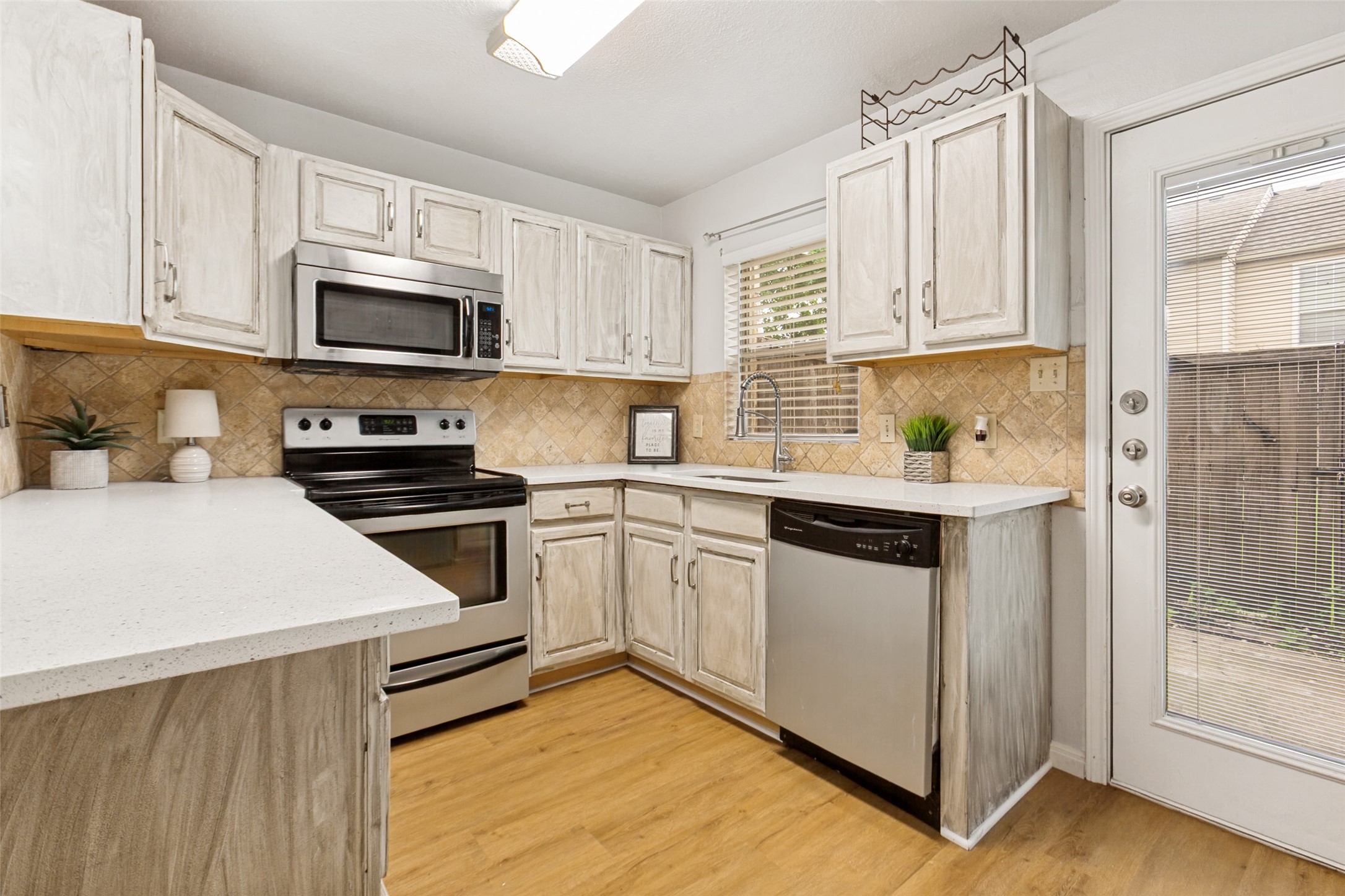 617 Carriagehouse Lane Garland TX 75040