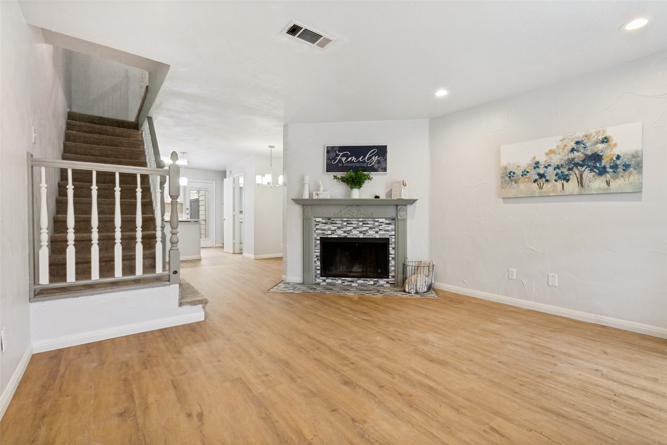 617 Carriagehouse Lane Garland TX 75040