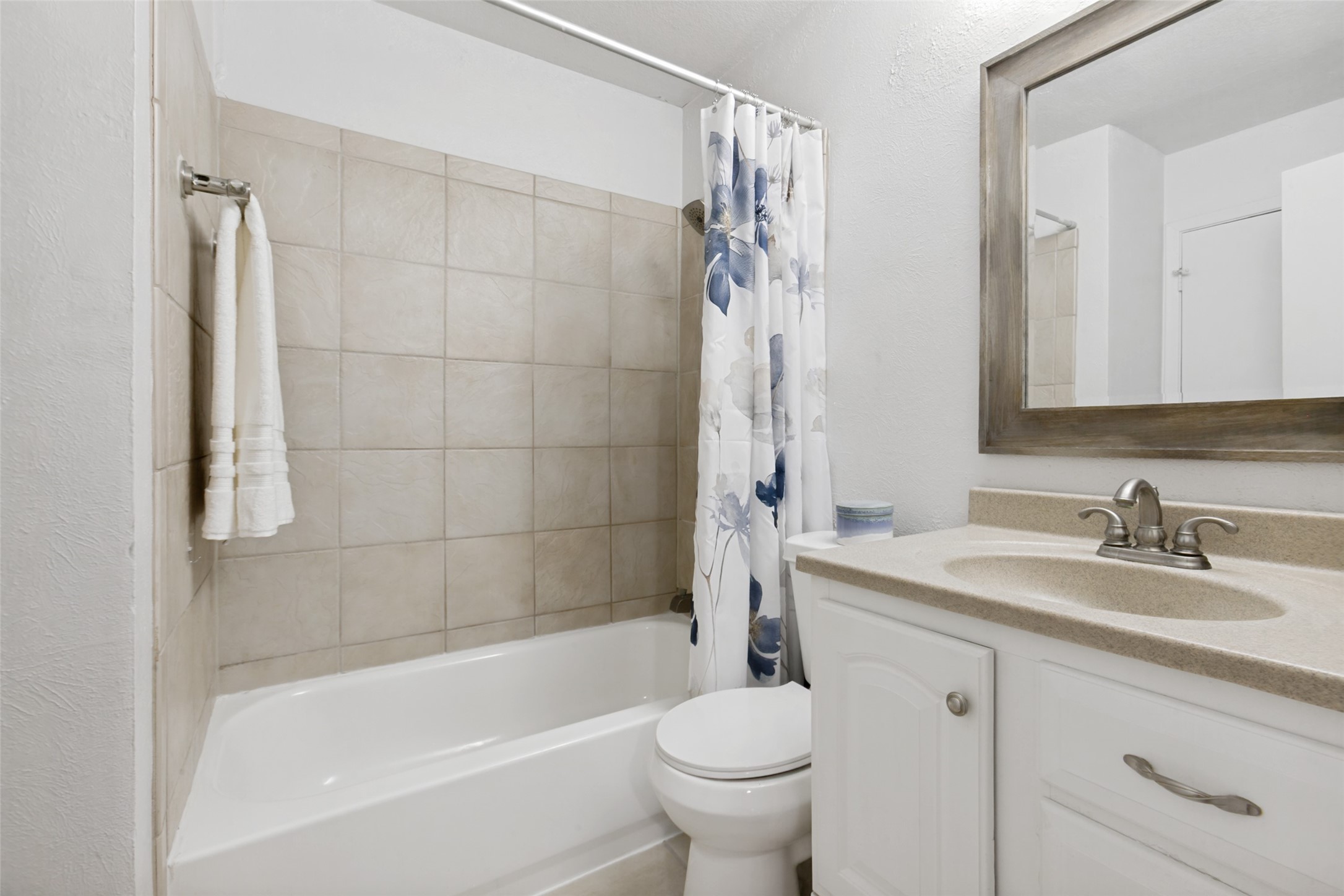 617 Carriagehouse Lane Garland TX 75040