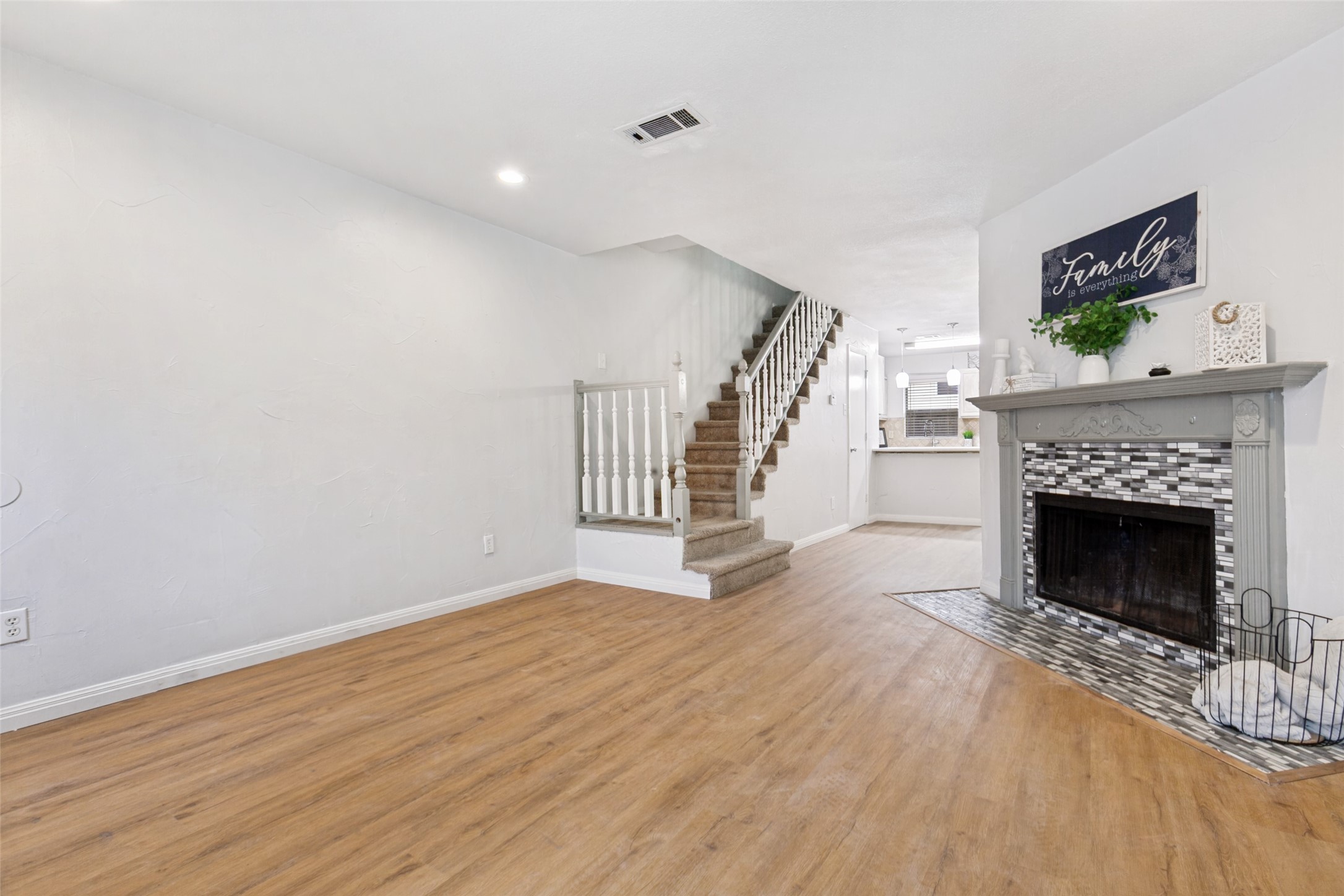 617 Carriagehouse Lane Garland TX 75040