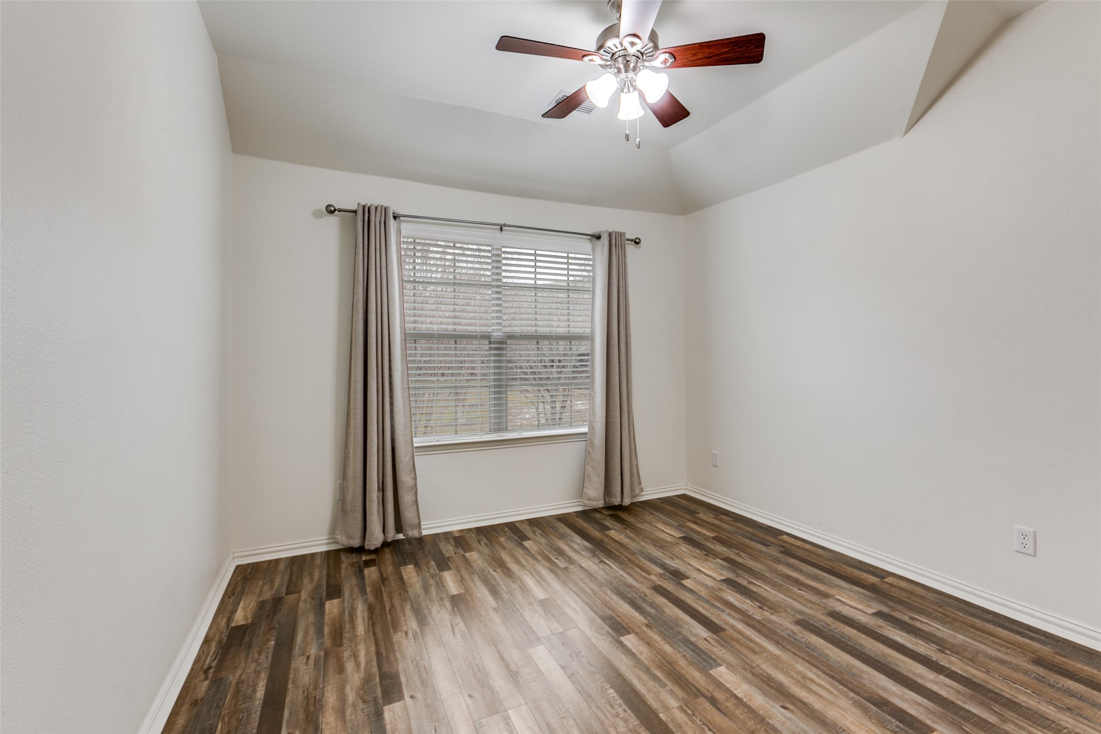 1907 Osprey Lane Garland TX 75044
