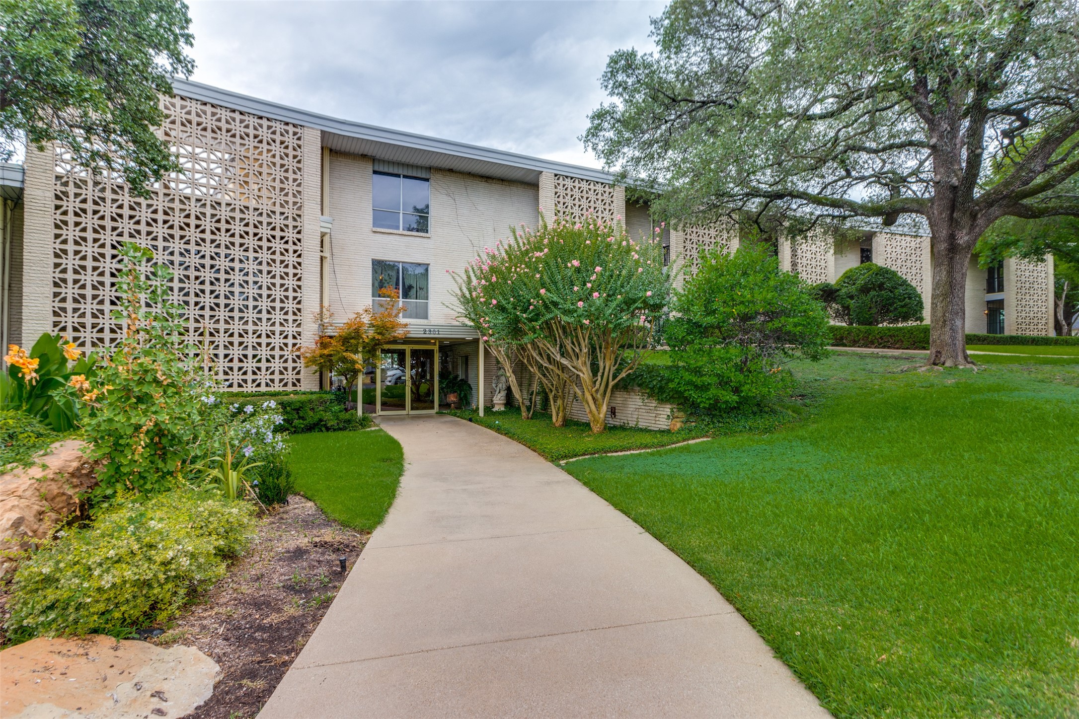 2301 Ridgmar Plaza Fort Worth TX 76116