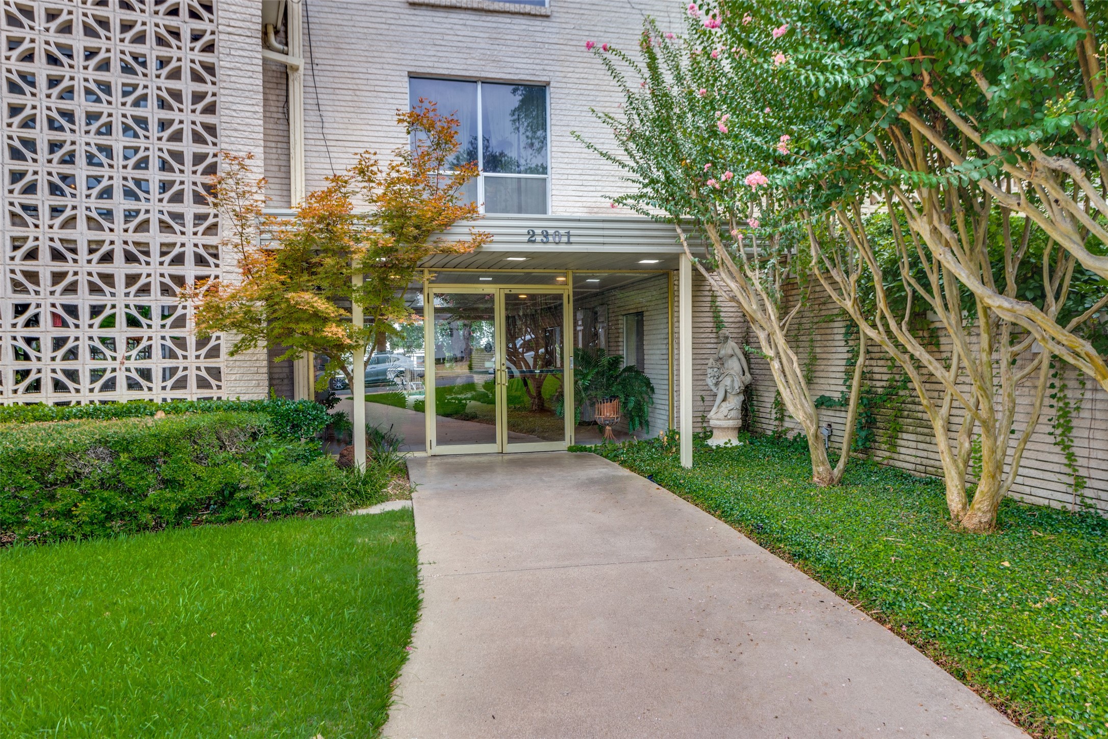 2301 Ridgmar Plaza Fort Worth TX 76116
