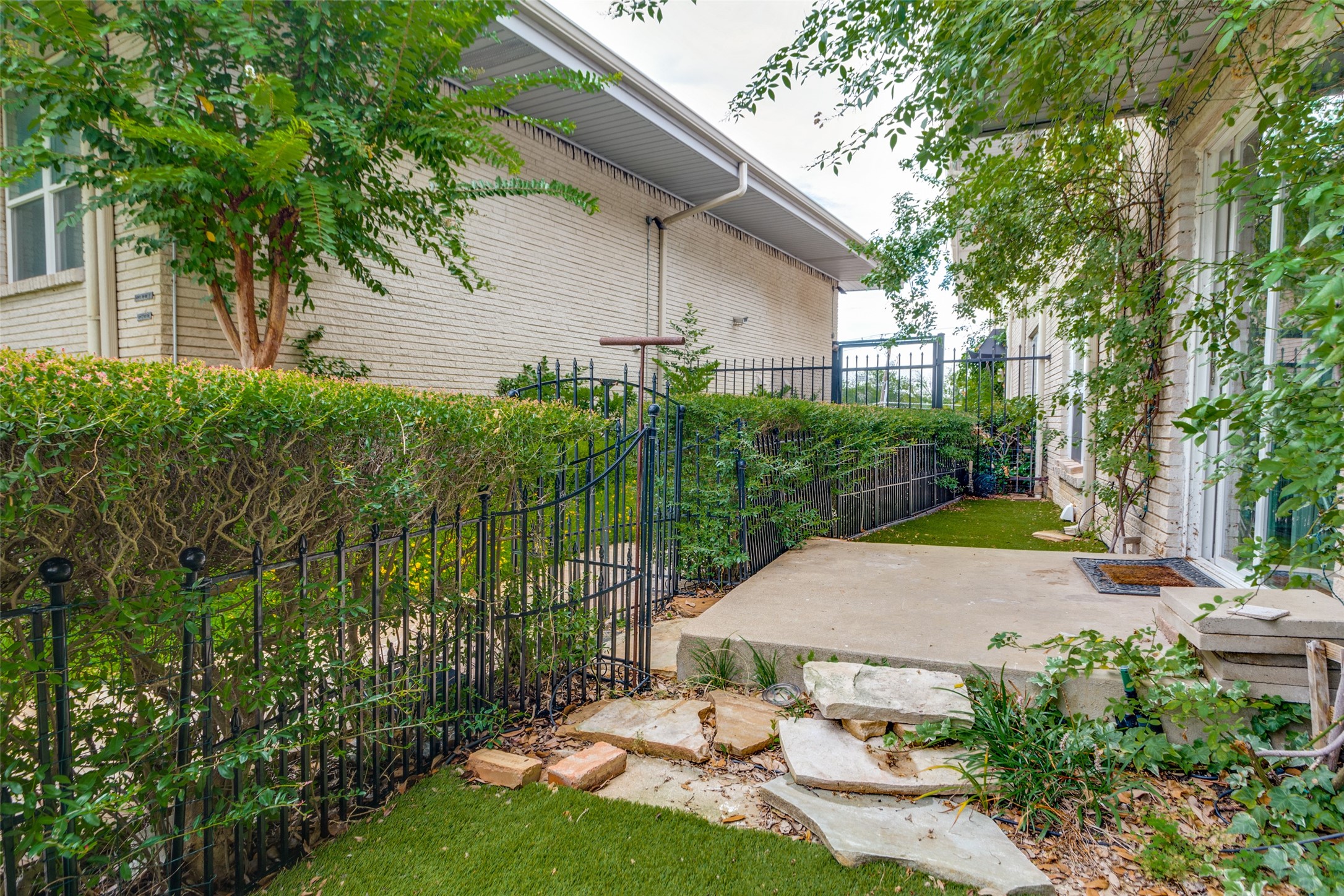2301 Ridgmar Plaza Fort Worth TX 76116