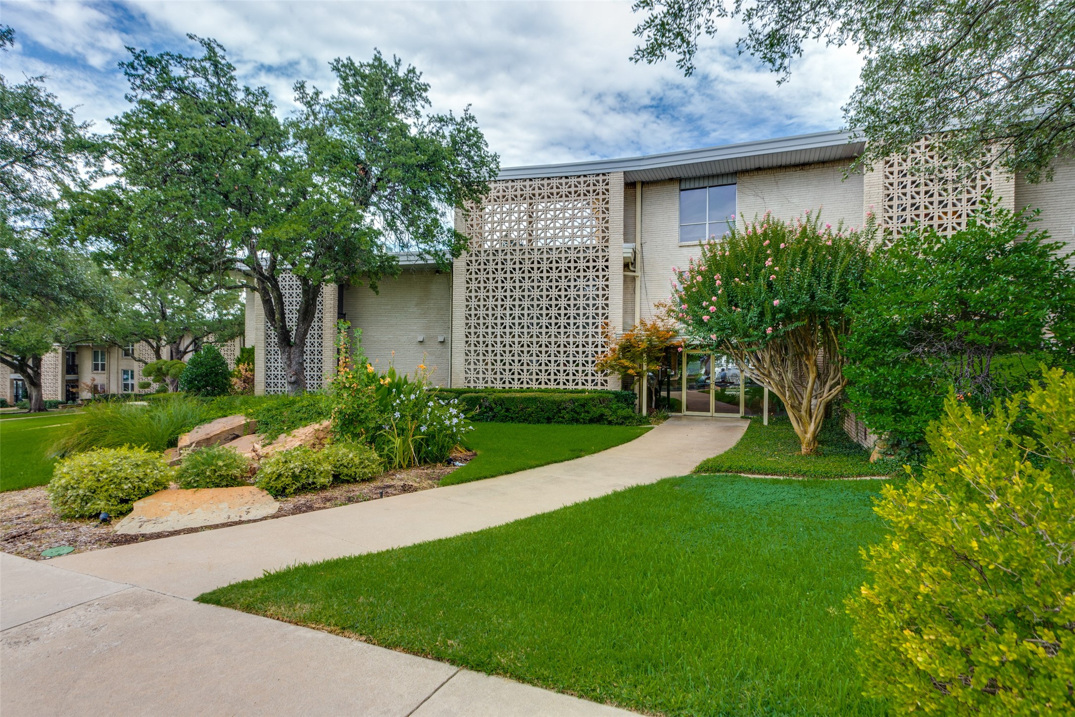 2301 Ridgmar Plaza Fort Worth TX 76116