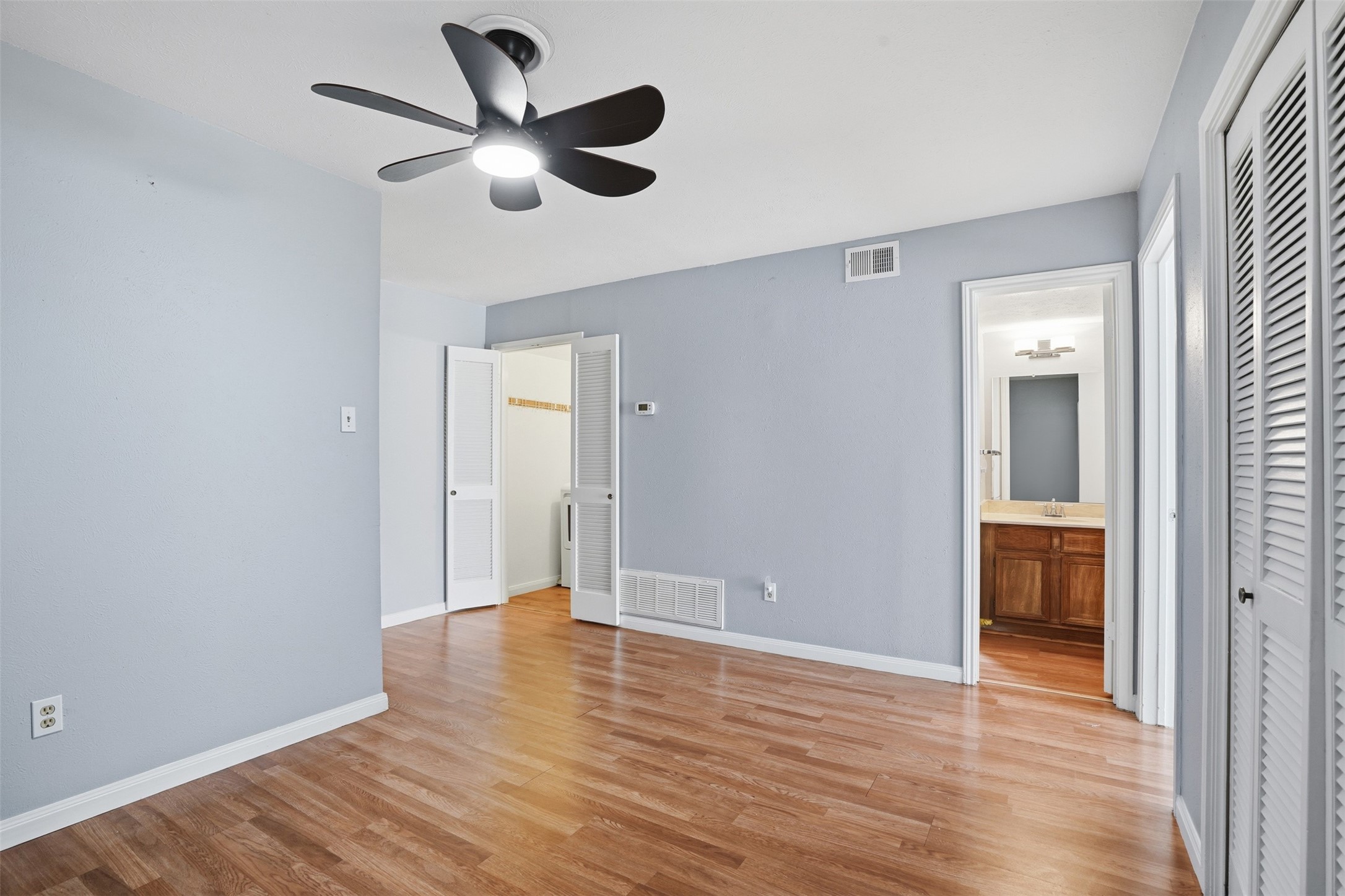 2535 Wedglea Drive Dallas TX 75211