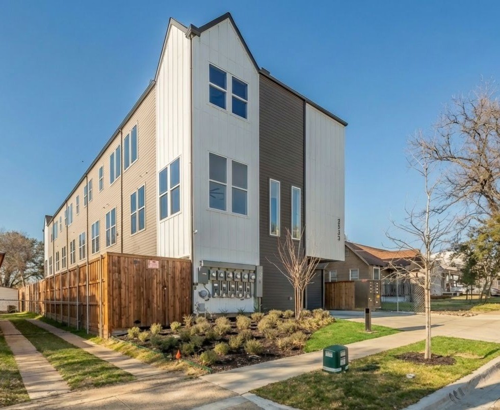 2523 Hondo Avenue Dallas TX 75219