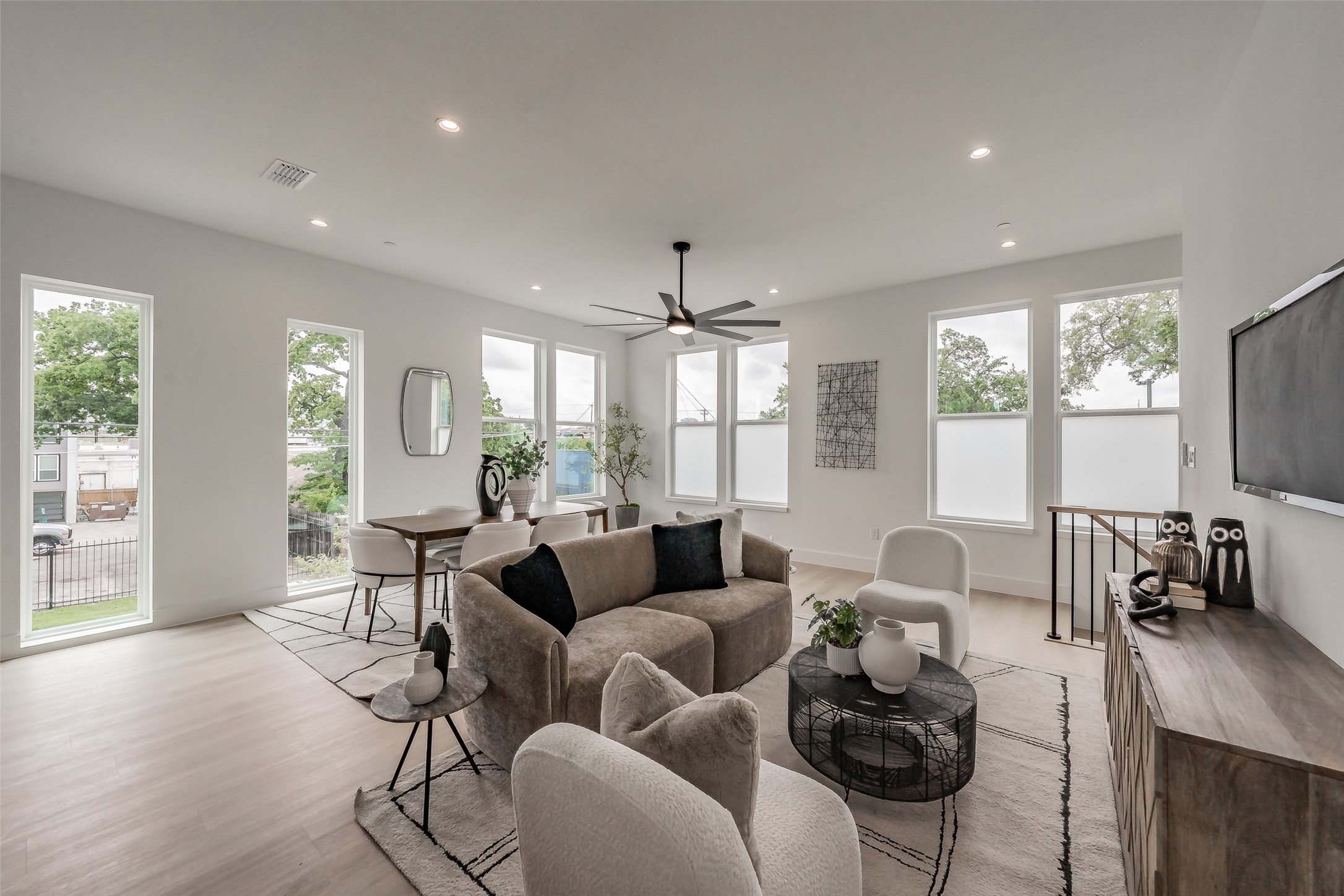 2523 Hondo Avenue Dallas TX 75219