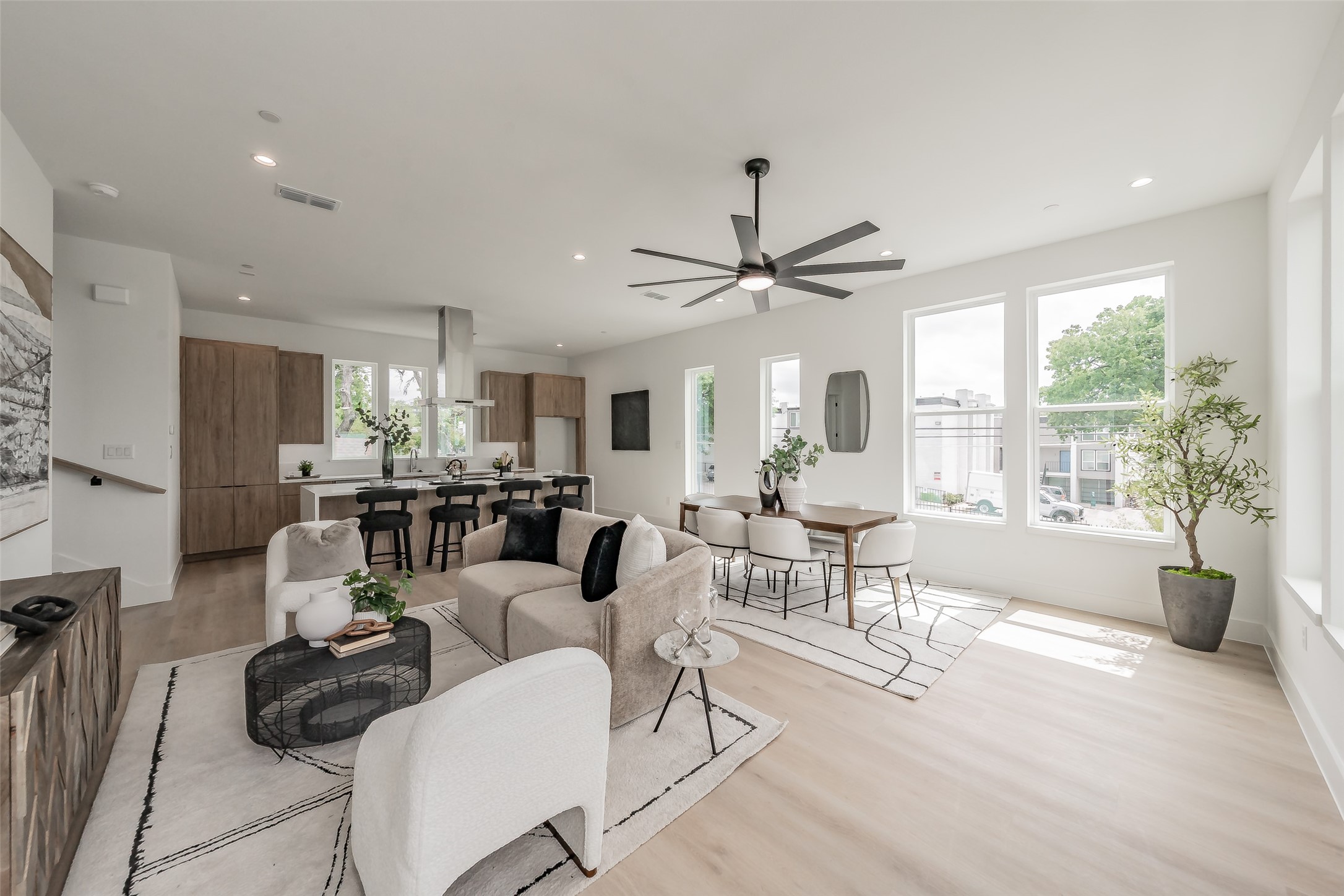 2523 Hondo Avenue Dallas TX 75219