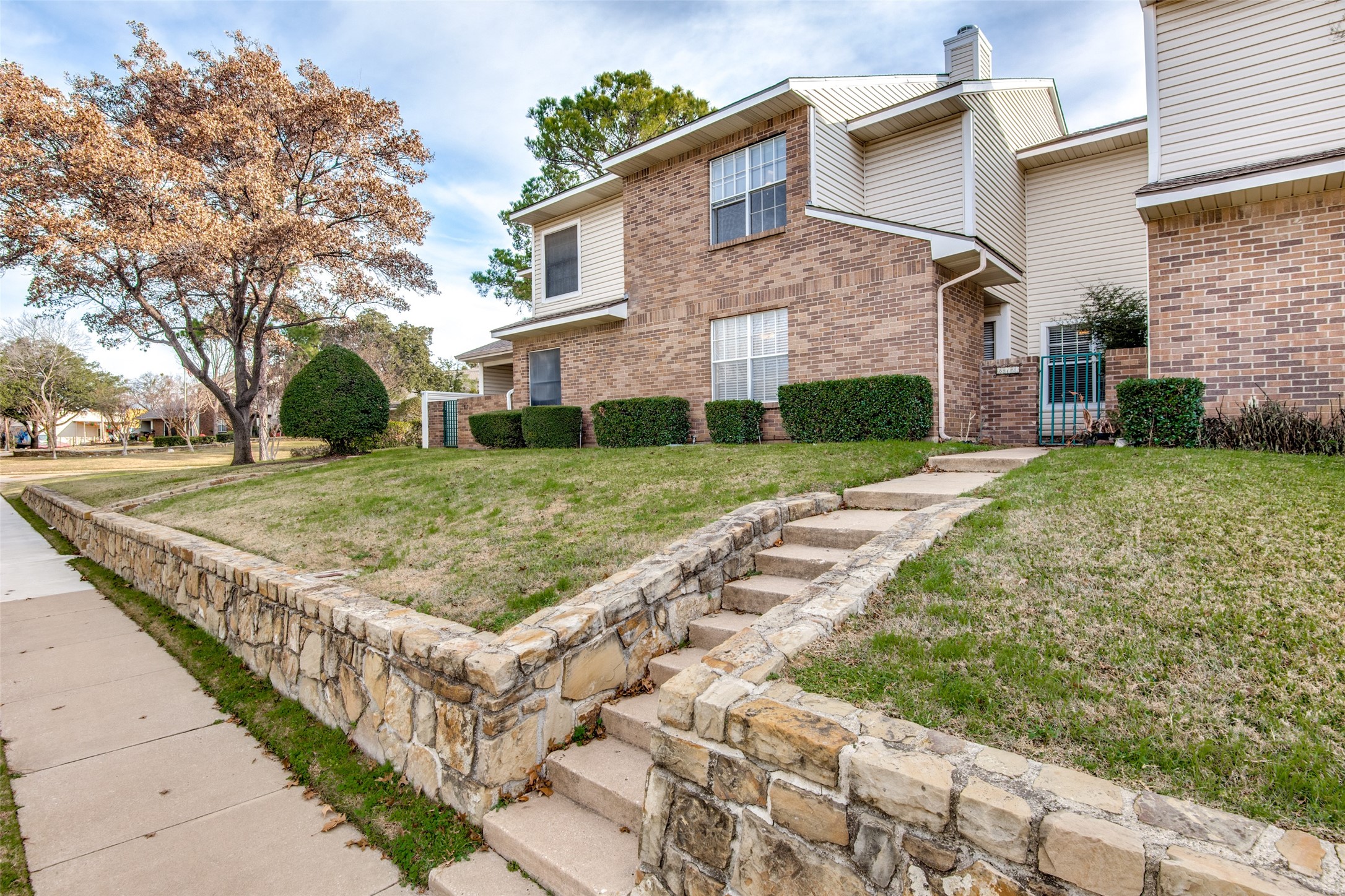 819 Creekside Drive Lewisville TX 75067