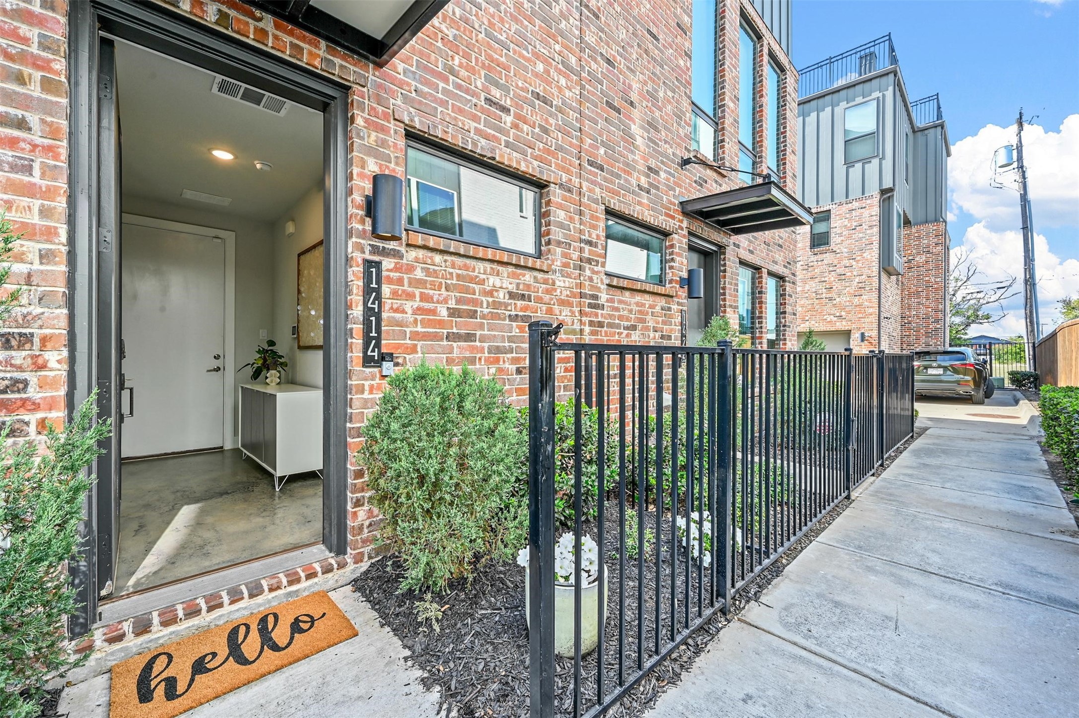 1414 Bronson Court Dallas TX 75204