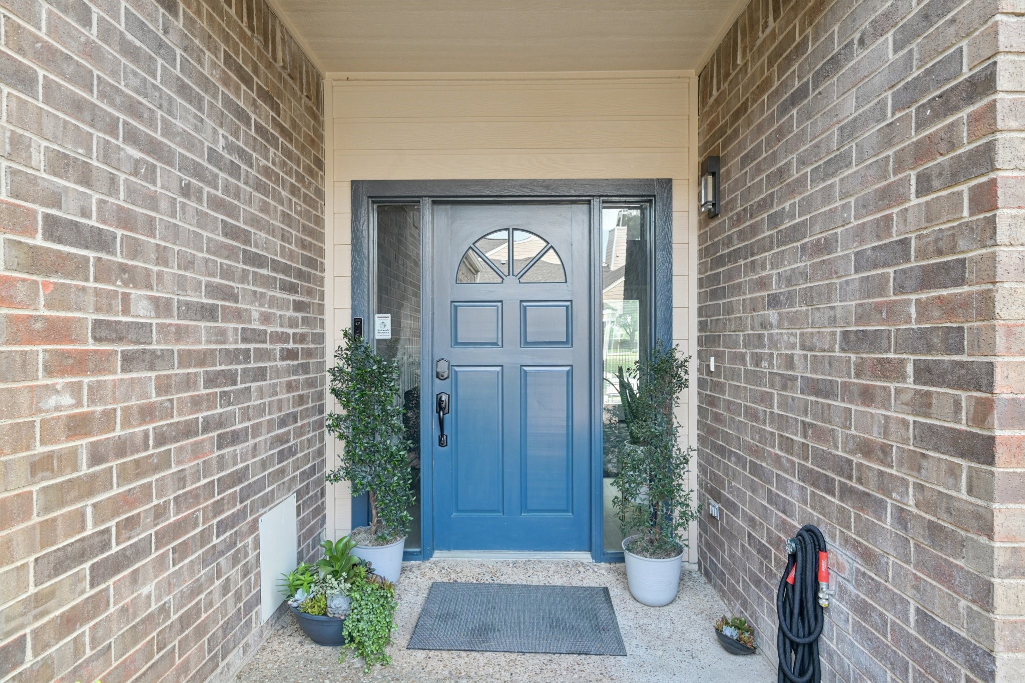 209 Cimarron Trail Irving TX 75063