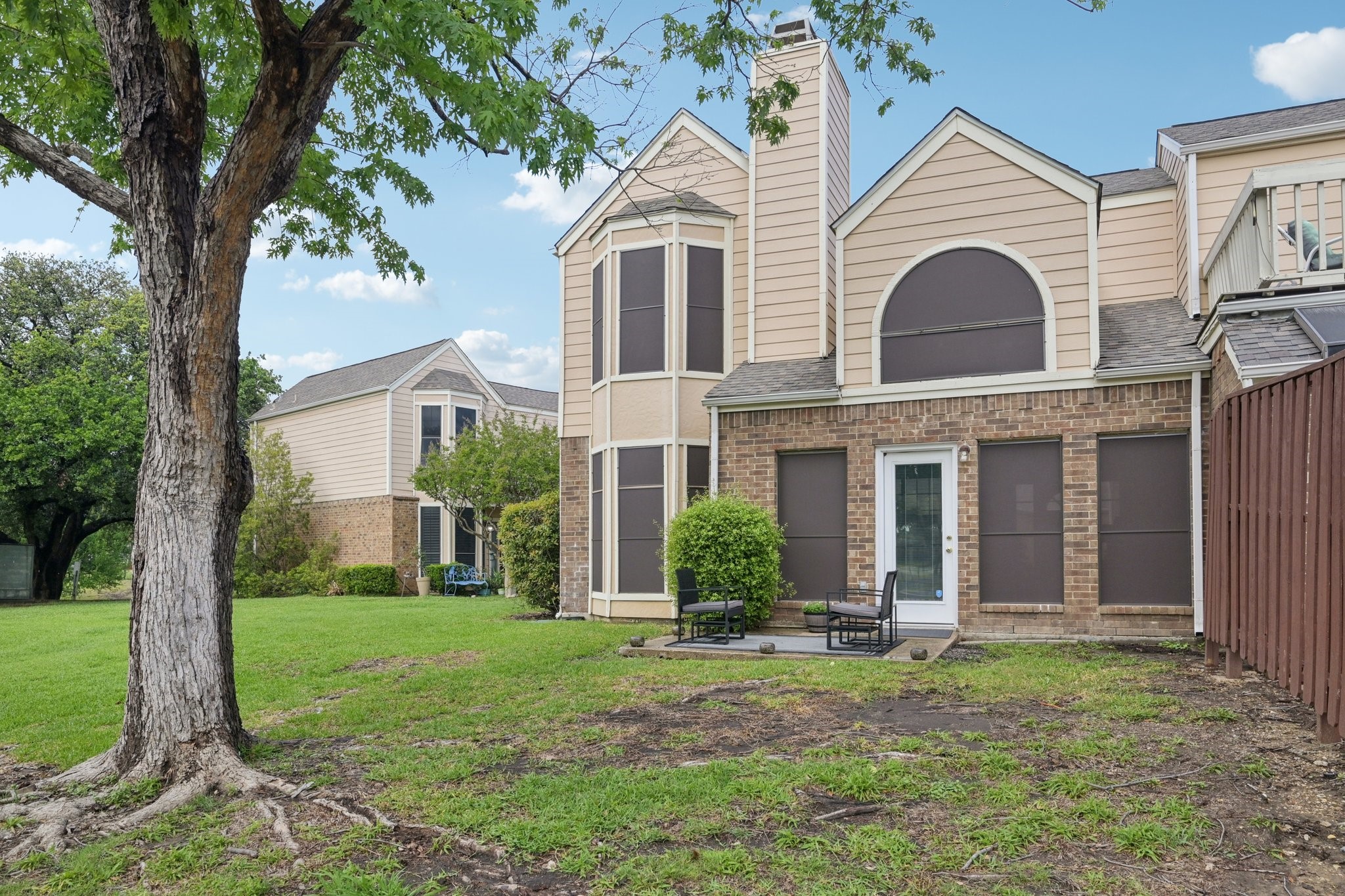 209 Cimarron Trail Irving TX 75063