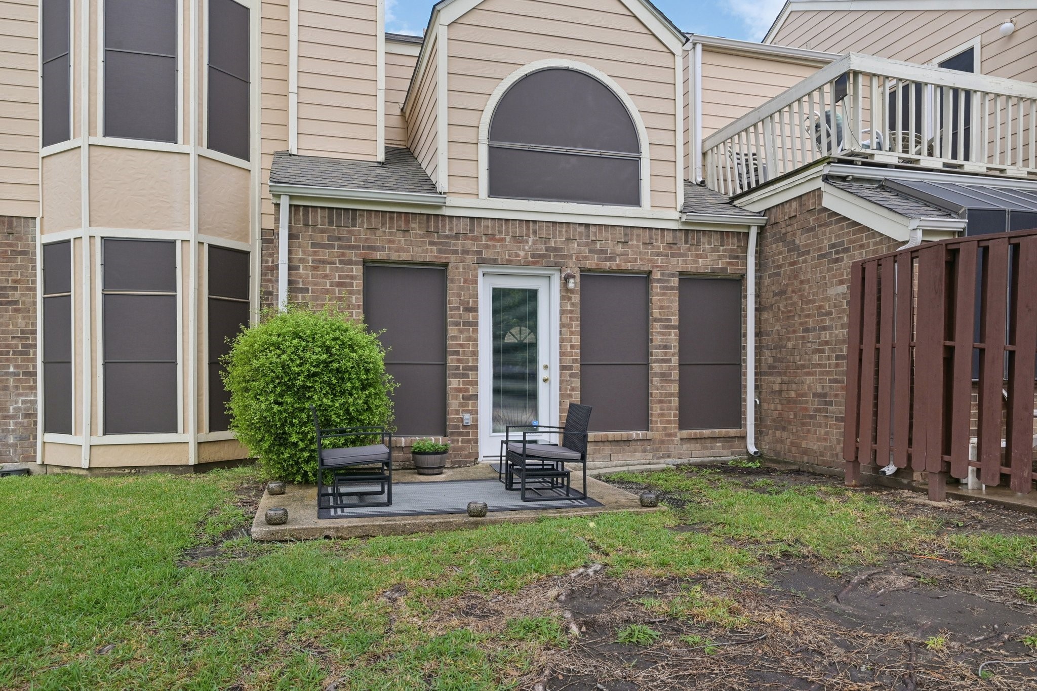 209 Cimarron Trail Irving TX 75063