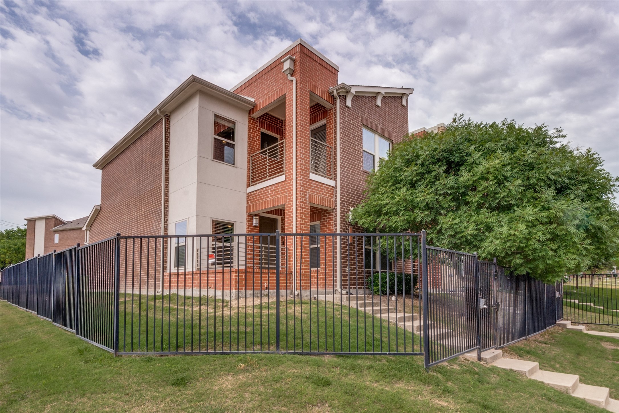 1596 Fiji Street Dallas TX 75203