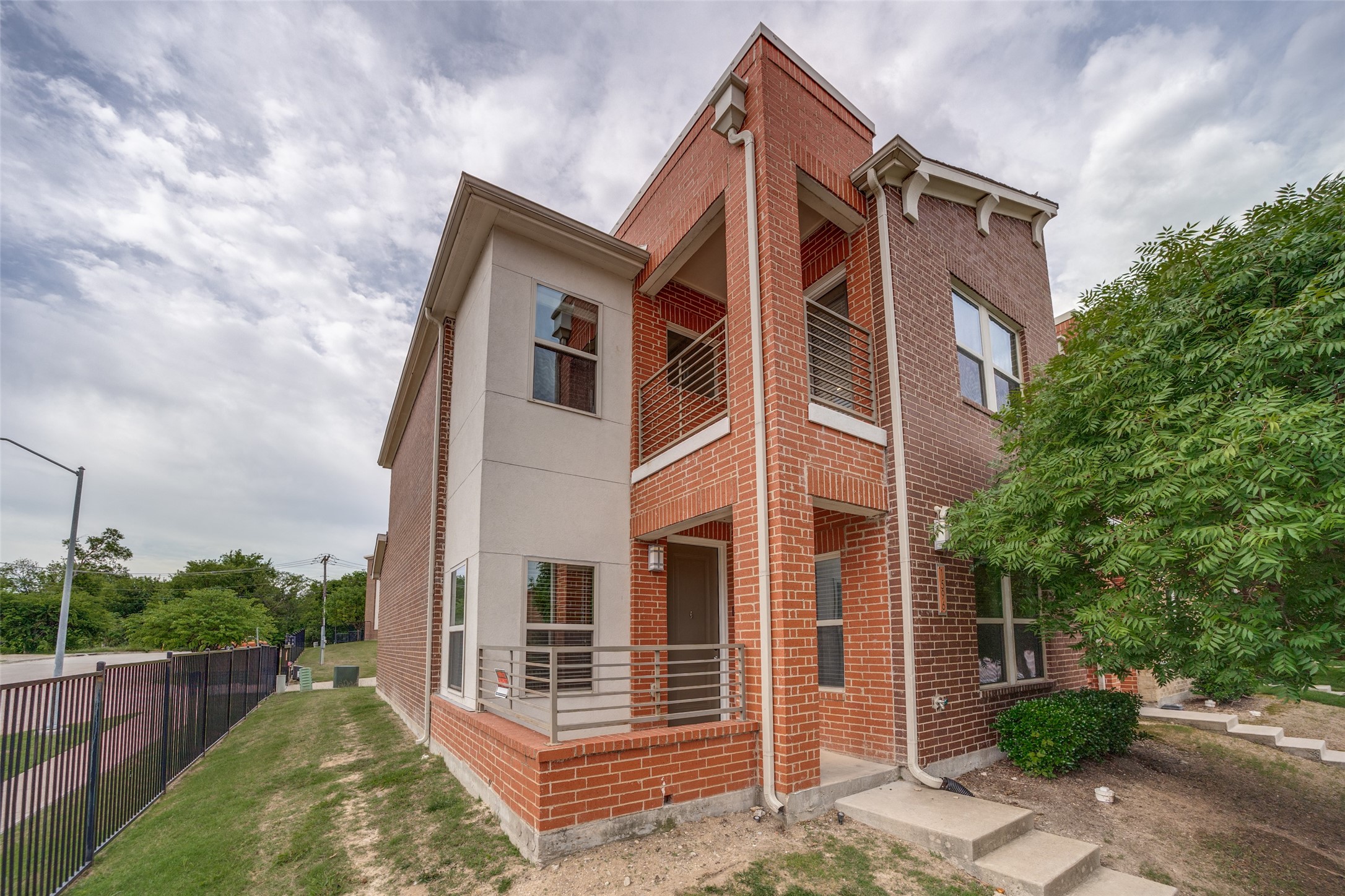 1596 Fiji Street Dallas TX 75203