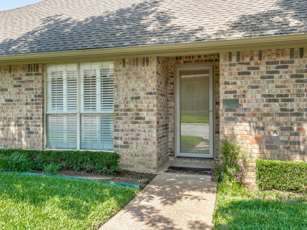 1225 Woodland Park Drive Hurst TX 76053