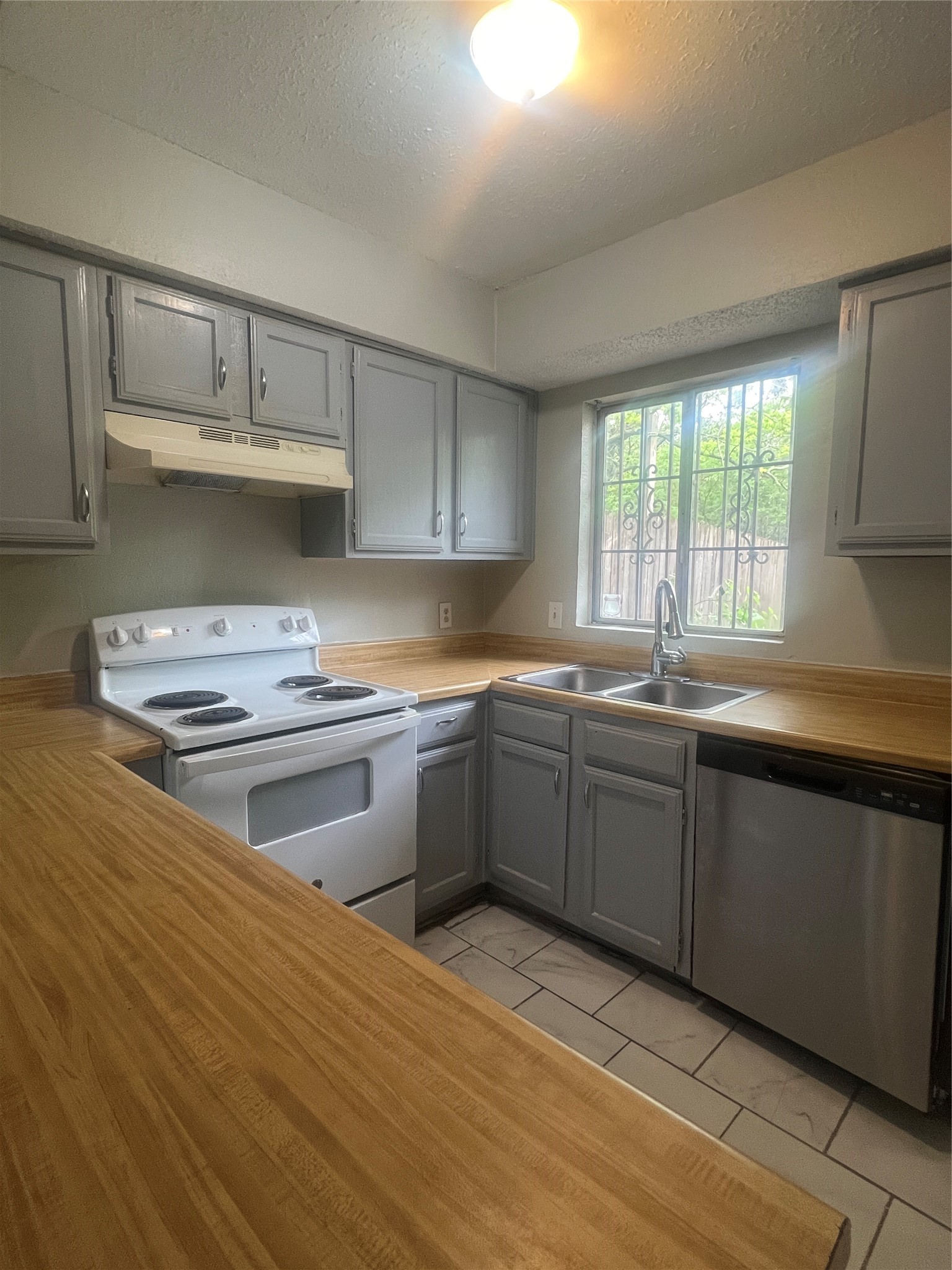 2137 Aspen Drive Dallas TX 75227
