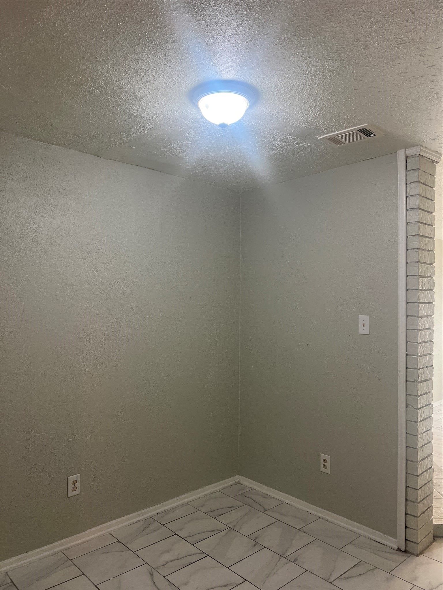 2137 Aspen Drive Dallas TX 75227