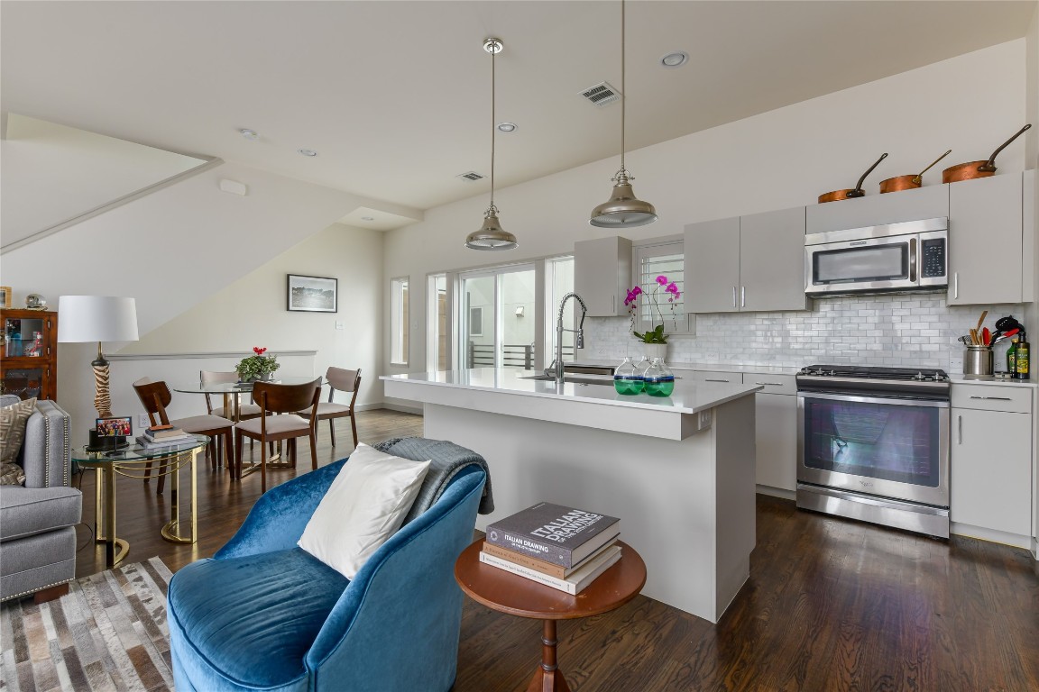 4921 Hornsby Place Dallas TX 75204