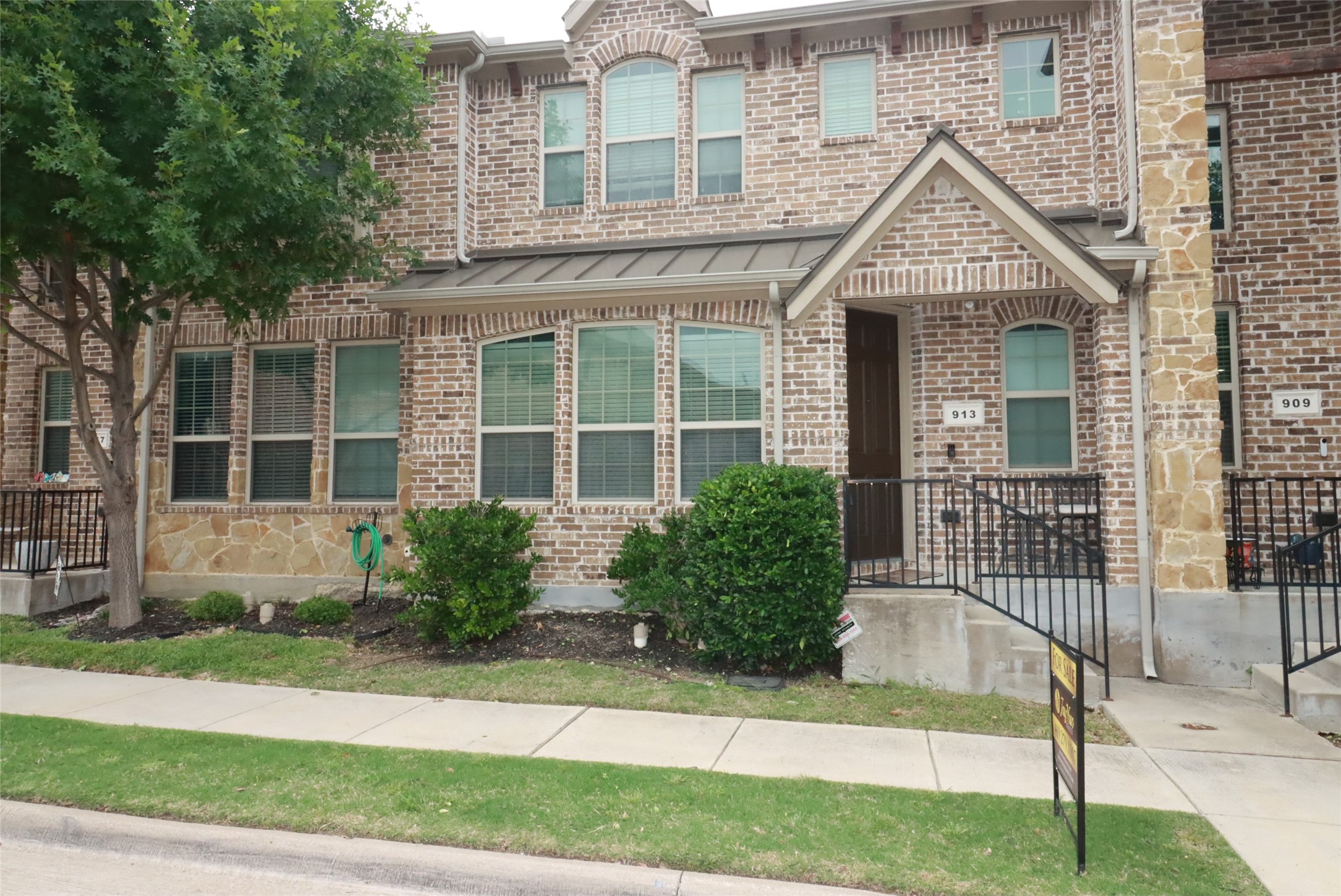 913 Shelby Lane Lewisville TX 75056